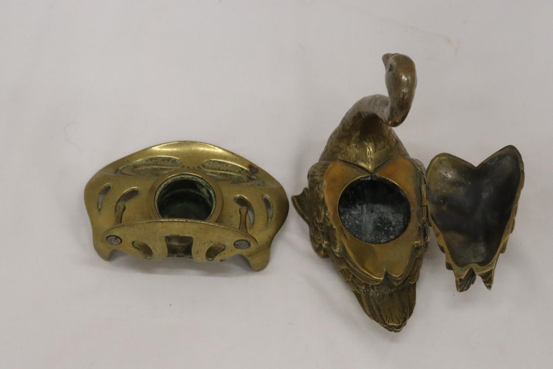 TWO VINTAGE GERMAN 'GESCHUTZT' BRASS INKWELLS, ONE IN THE SHAPE OF A SWAN - Image 5 of 5