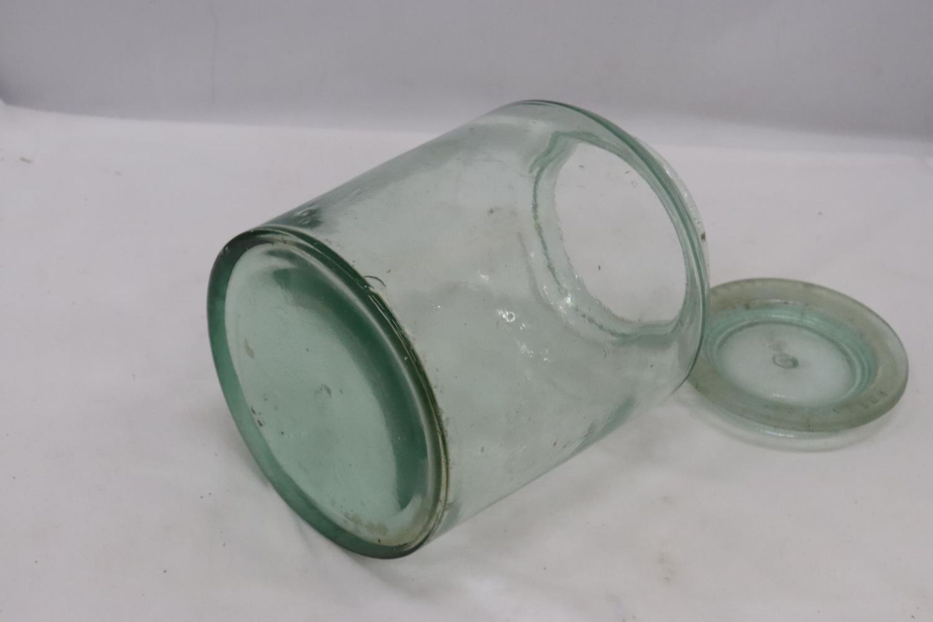 A VINTAGE NUTTALL & CO GLASS JAR WITH LID - Image 4 of 5