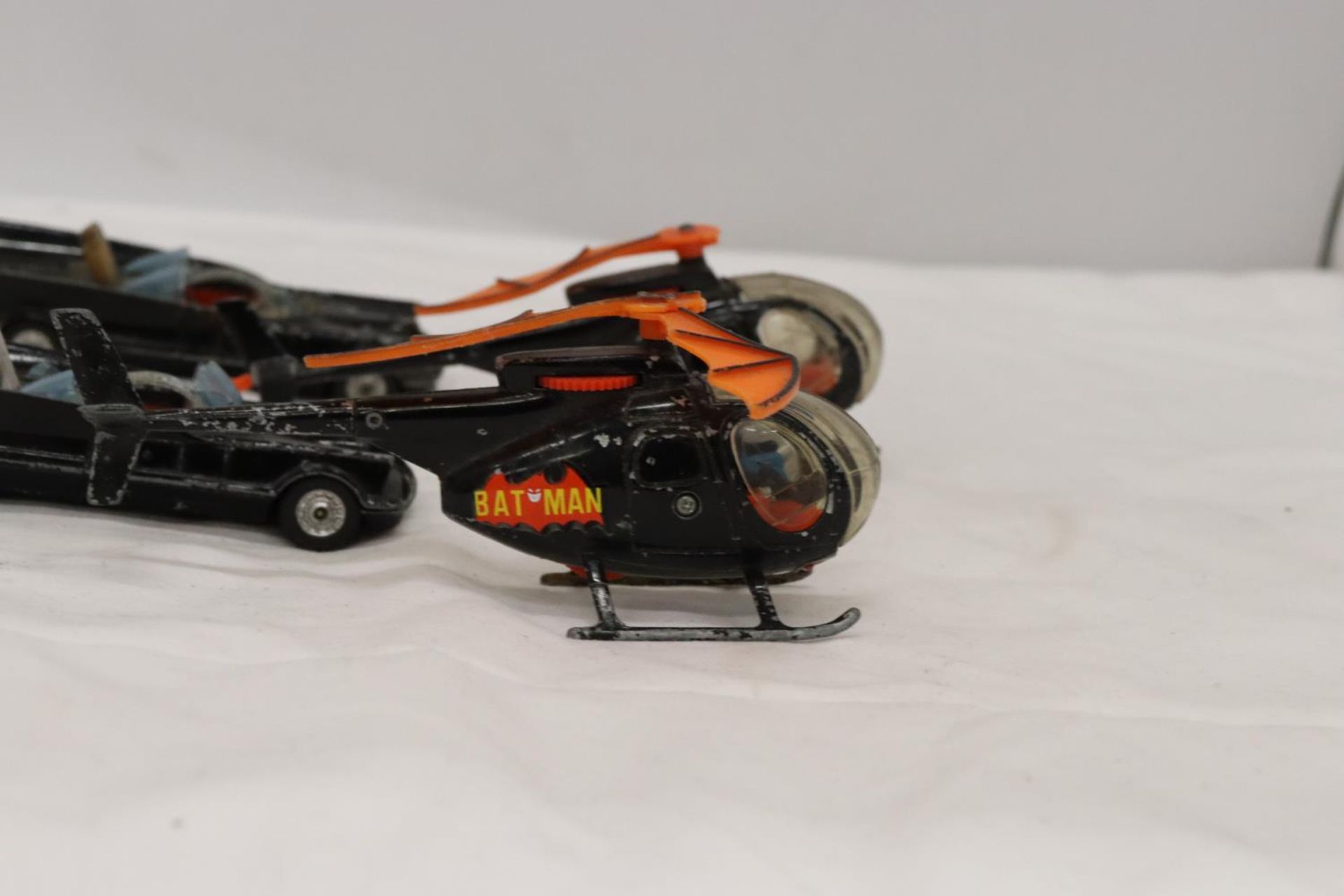 TWO CORGI BATMOBILES TOGETHER WITH TWO BATCOPTERS - Image 5 of 8