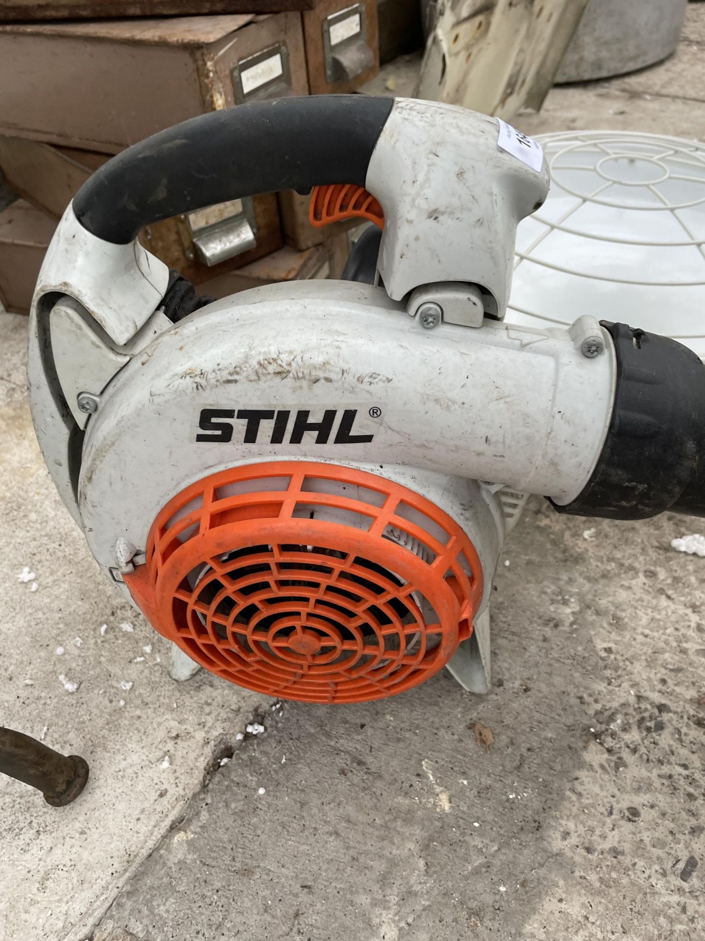 A STIHL PETROL LEAF BLOWER BOODY FOR SPARES AND REPAIRS - Bild 3 aus 3