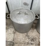 A LARGE ALUMINIUM TWIN HANDLE COOKING POT WITH LID