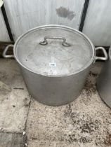 A LARGE ALUMINIUM TWIN HANDLE COOKING POT WITH LID
