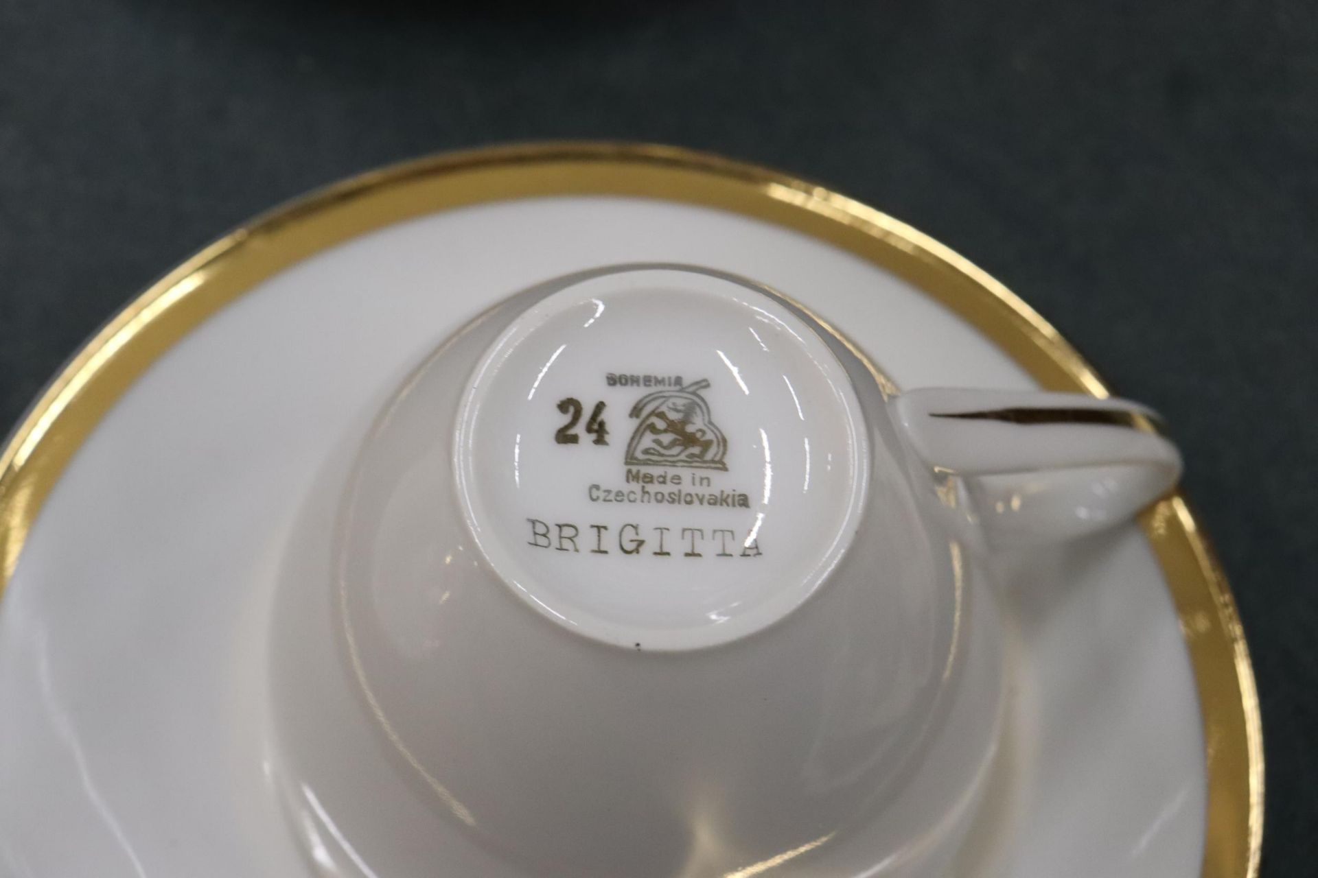 A CZECHOSLOVAKIAN CHINA COFFEE SET TO INCLUDE A COFFEE POT, CREAM JUG, SUGAR BOWL, CUPS AND SAUCERS - Image 6 of 6