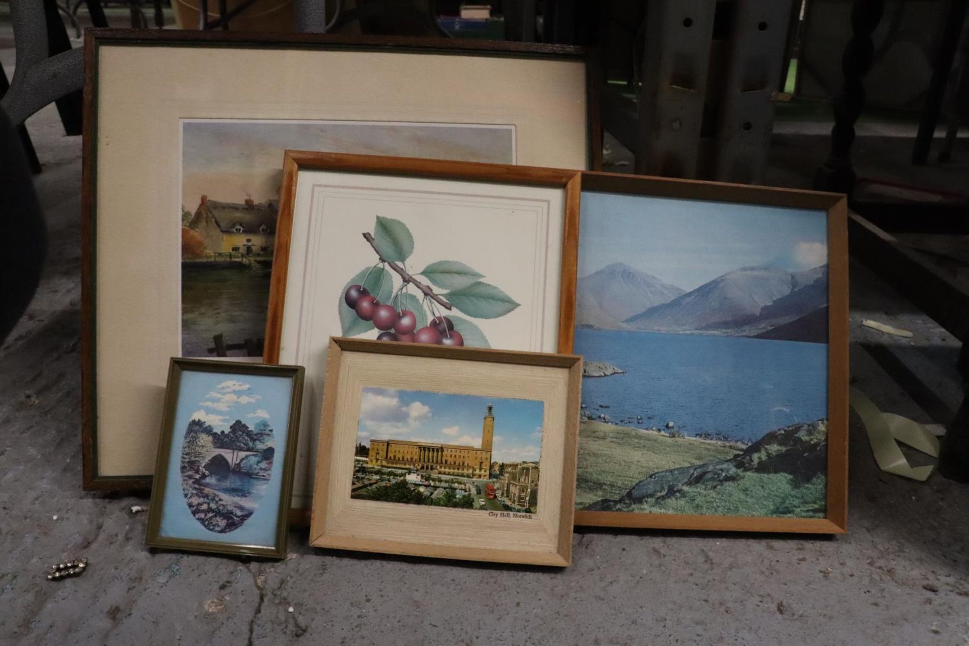 A QUANTITY OF PRINTS TO INCLUDE A RIVER SCENE, SEASCAPE, 'THE GLEANERS', ETC - 6 IN TOTAL