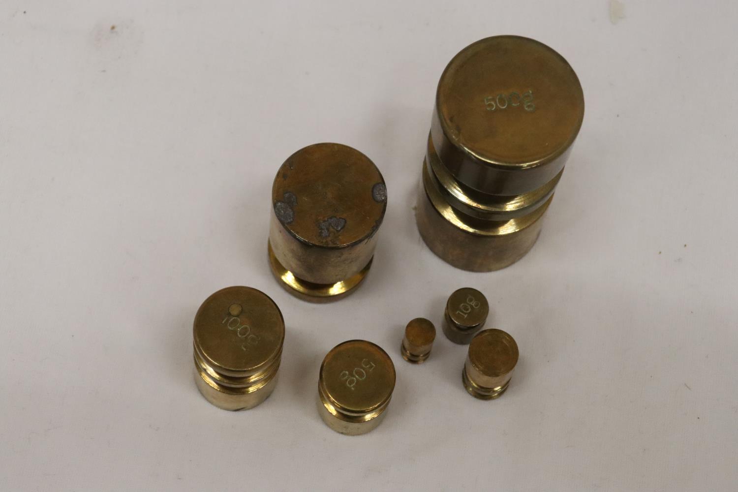 A SET OF BRASS WEIGHTS - Image 3 of 4