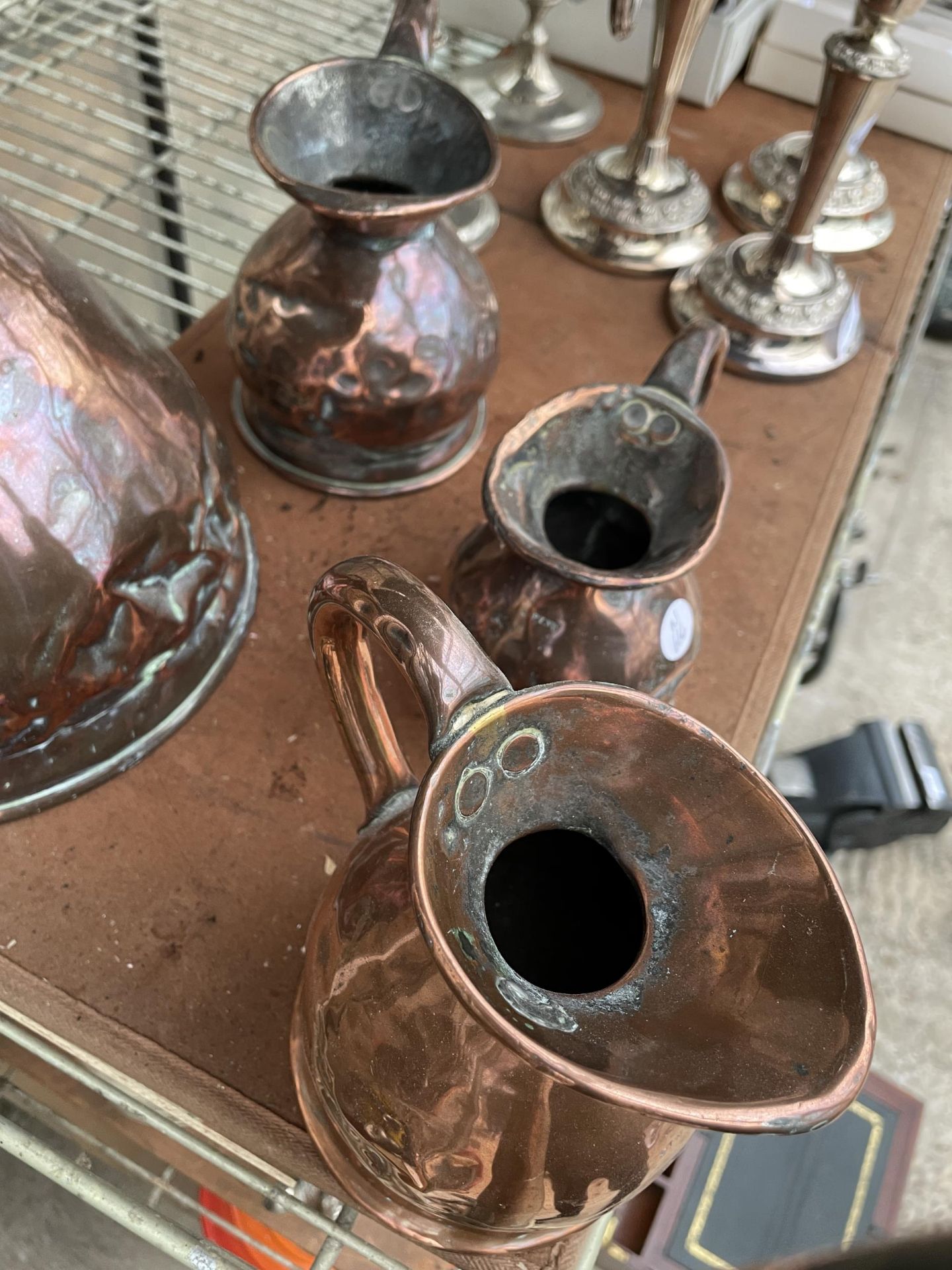 A COLLECTION OF FOUR GRADUATED VINTAGE COPPER MEASURING JUGS - Image 2 of 3