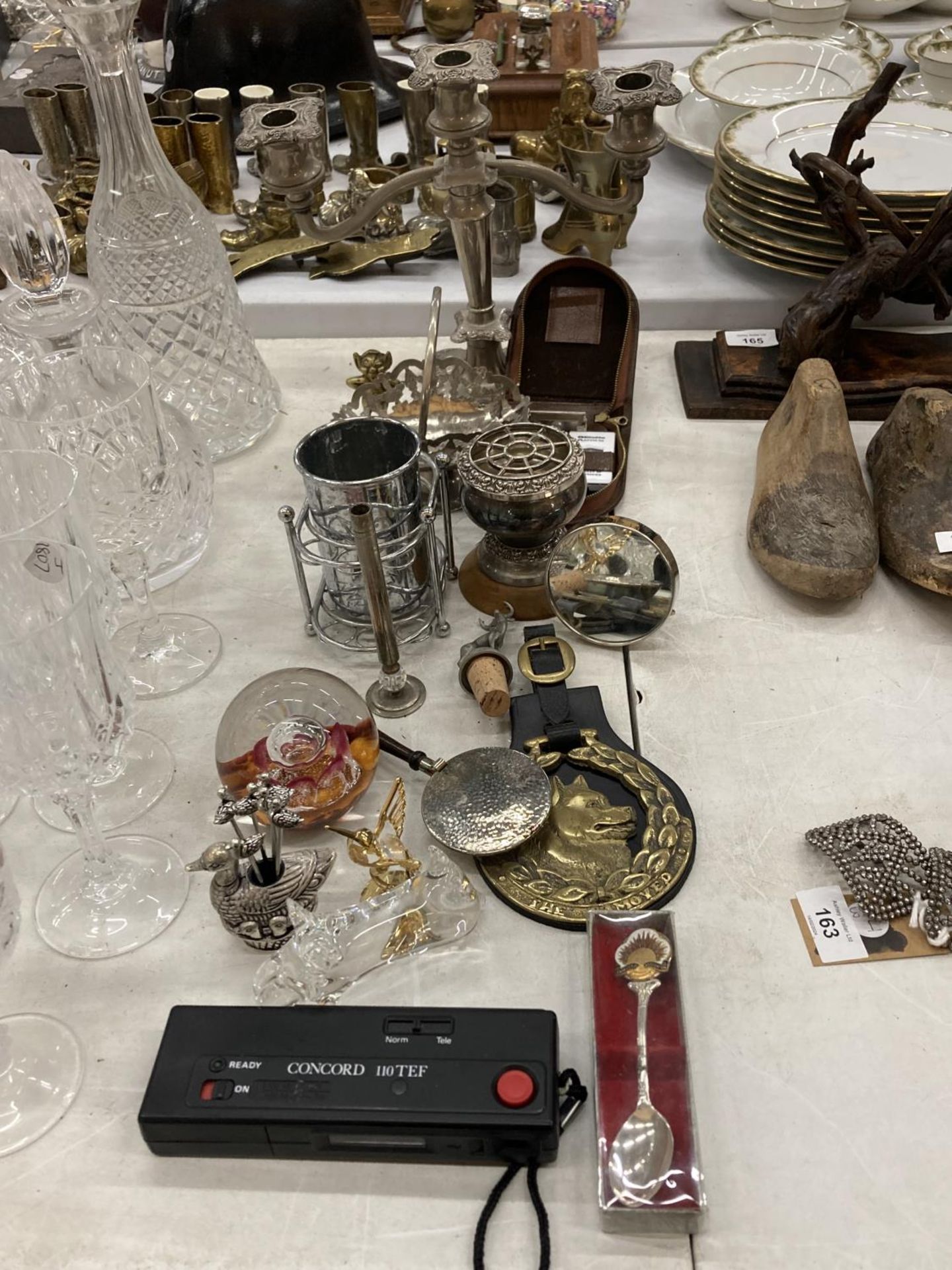 A MIXED LOT TO INCLUDE A CANDLEABRA, PAPERWEIGHT, HORSE BRASS, SILVER PLATED ITEMS, BRASS, A CAMERA,
