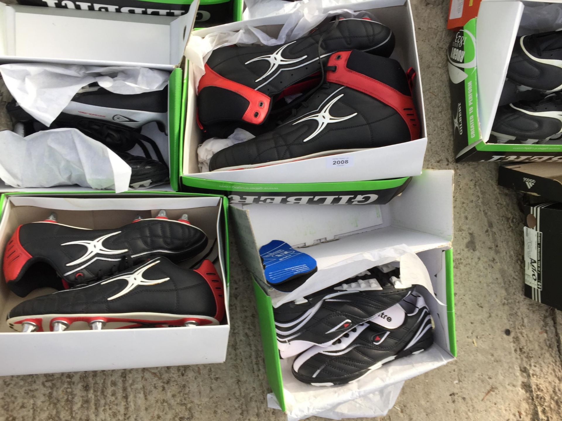 TEN PAIRS OF AS NEW AND BOXED SPORTS BOOTS AND TRAINERS - Bild 3 aus 3