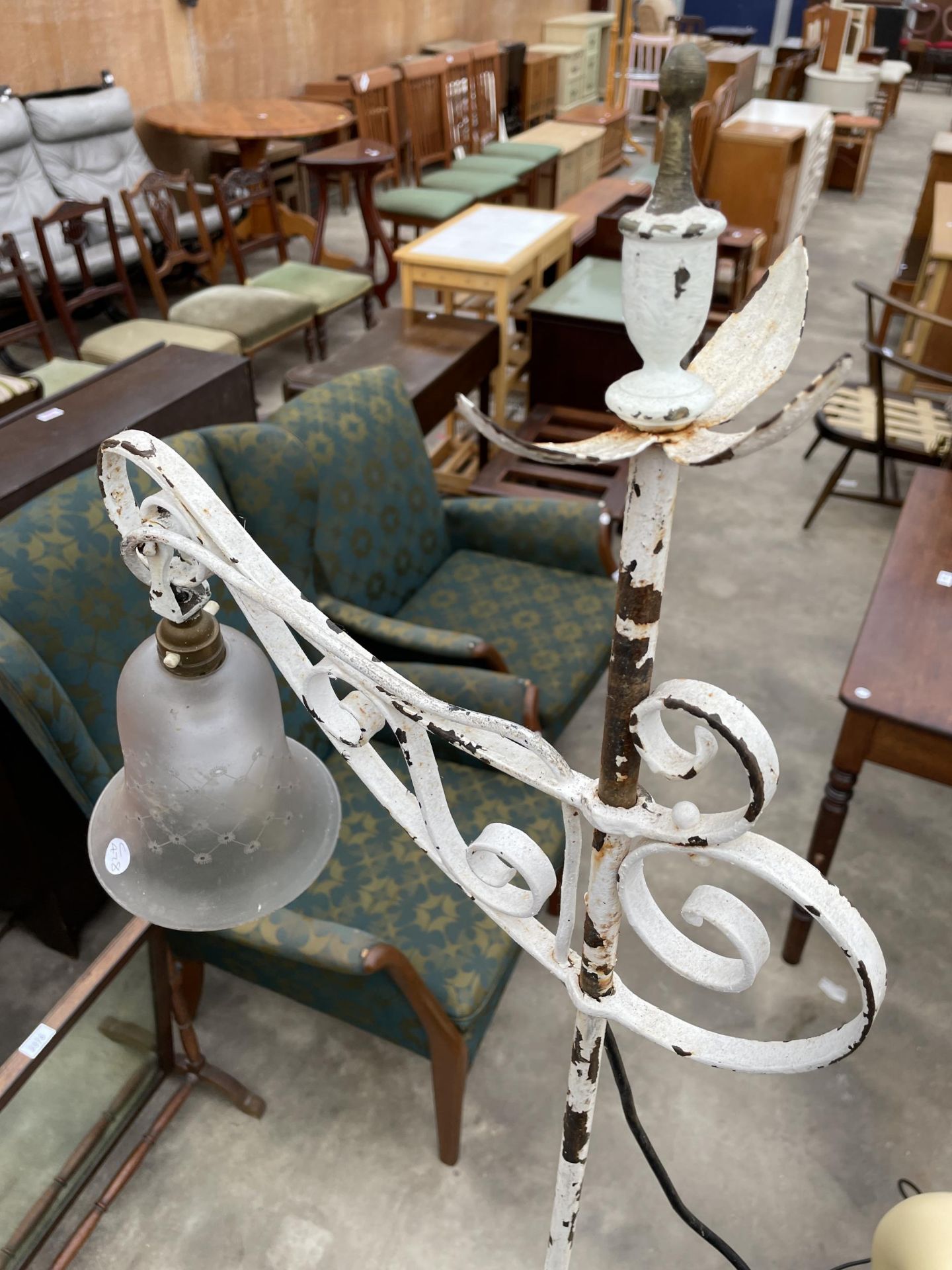 A CAST AND WROUGHT IRON STANDARD LAMP ON TRIPOD BASE WITH PRETTY SMOKED GLASS SHADE - Image 2 of 3