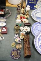A QUANTITY OF ITEMS TO INCLUDE A VINTAGE POCKET WATCH - A/F, ANIMAL FIGURES, SMALL VASES,