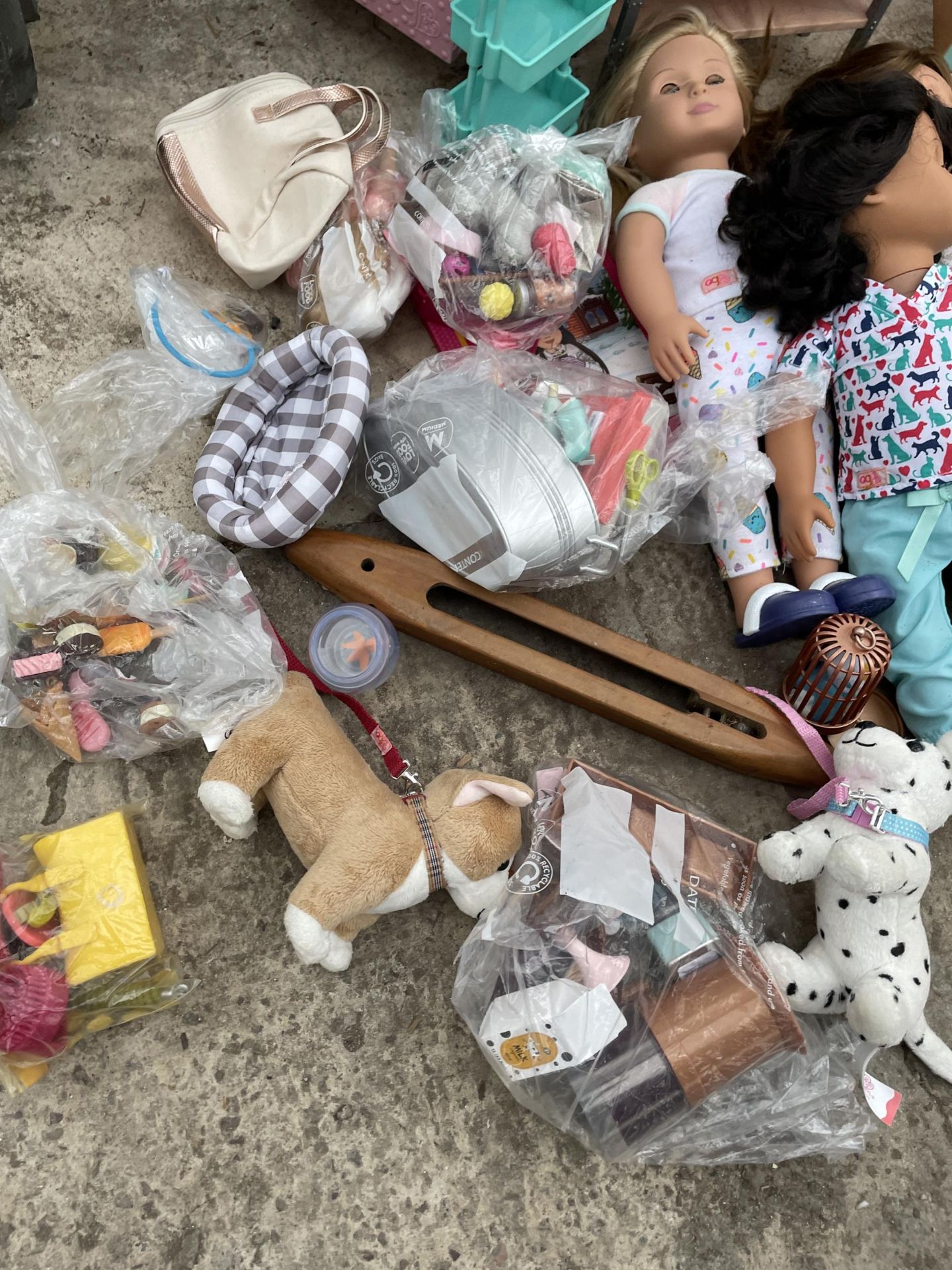 AN ASSORTMENT OF CHILDRENS DOLLS AND ACCESSORIES TO INCLUDE A KITCHEN AND ICECREAM CART ETC - Image 5 of 5