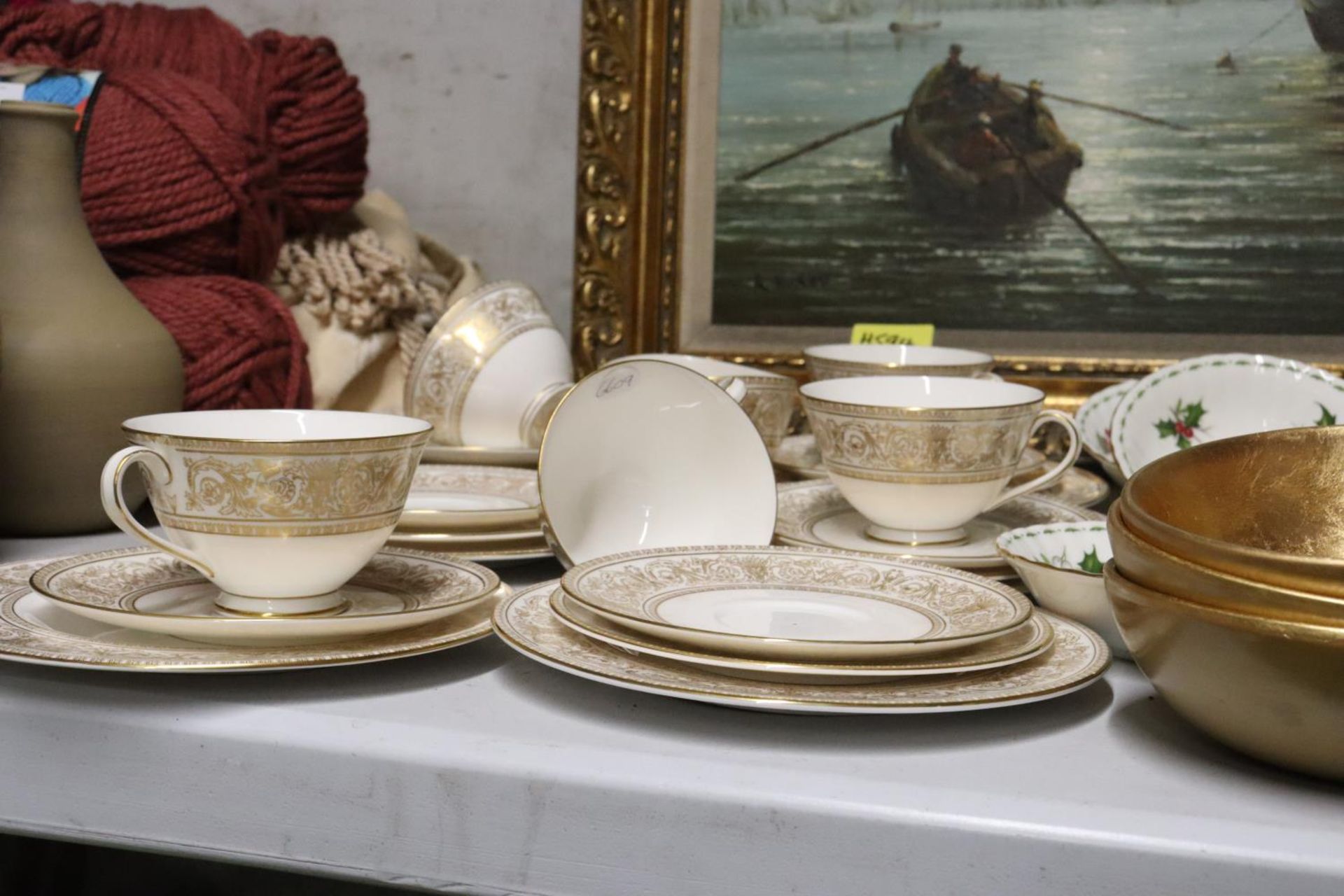 A QUANTITY OF CHINA TEAWARE TO INCLUDE ROYAL ALBERT 'CHRISTMAS ROSE' BOWLS, MINTON 'VANESSA' CUPS - Image 8 of 10