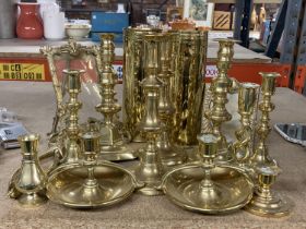 A QUANTITY OF BRASSWARE TO INCLUDE CANDLESTICKS, SHELL CASES, MIRROR, PHOTOGRAPH FRAME ETC