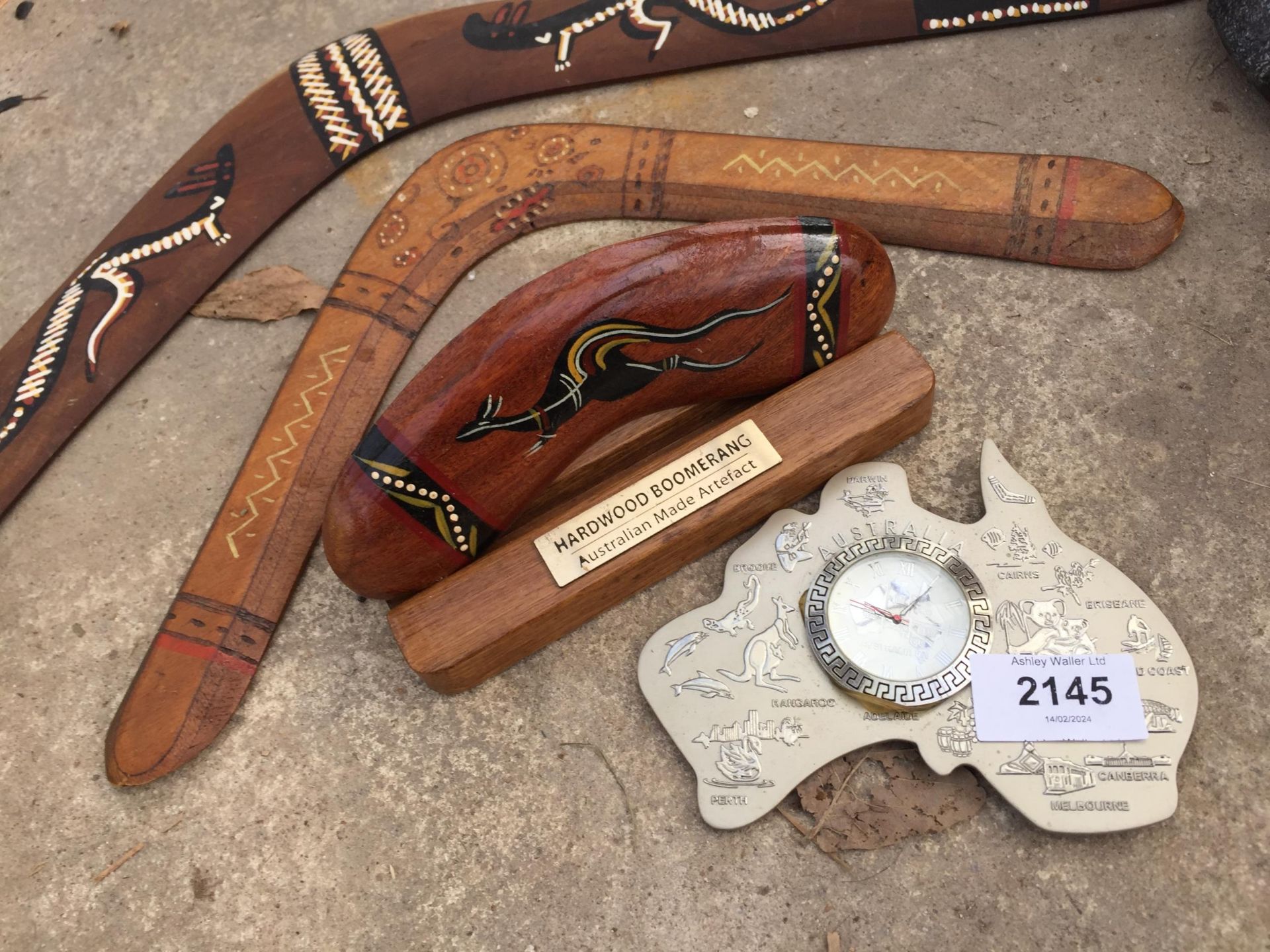 THREE WOODEN BOOMERANGS AND A CLOCK SET IN A MAP OF AUSTRALIA - Image 2 of 2