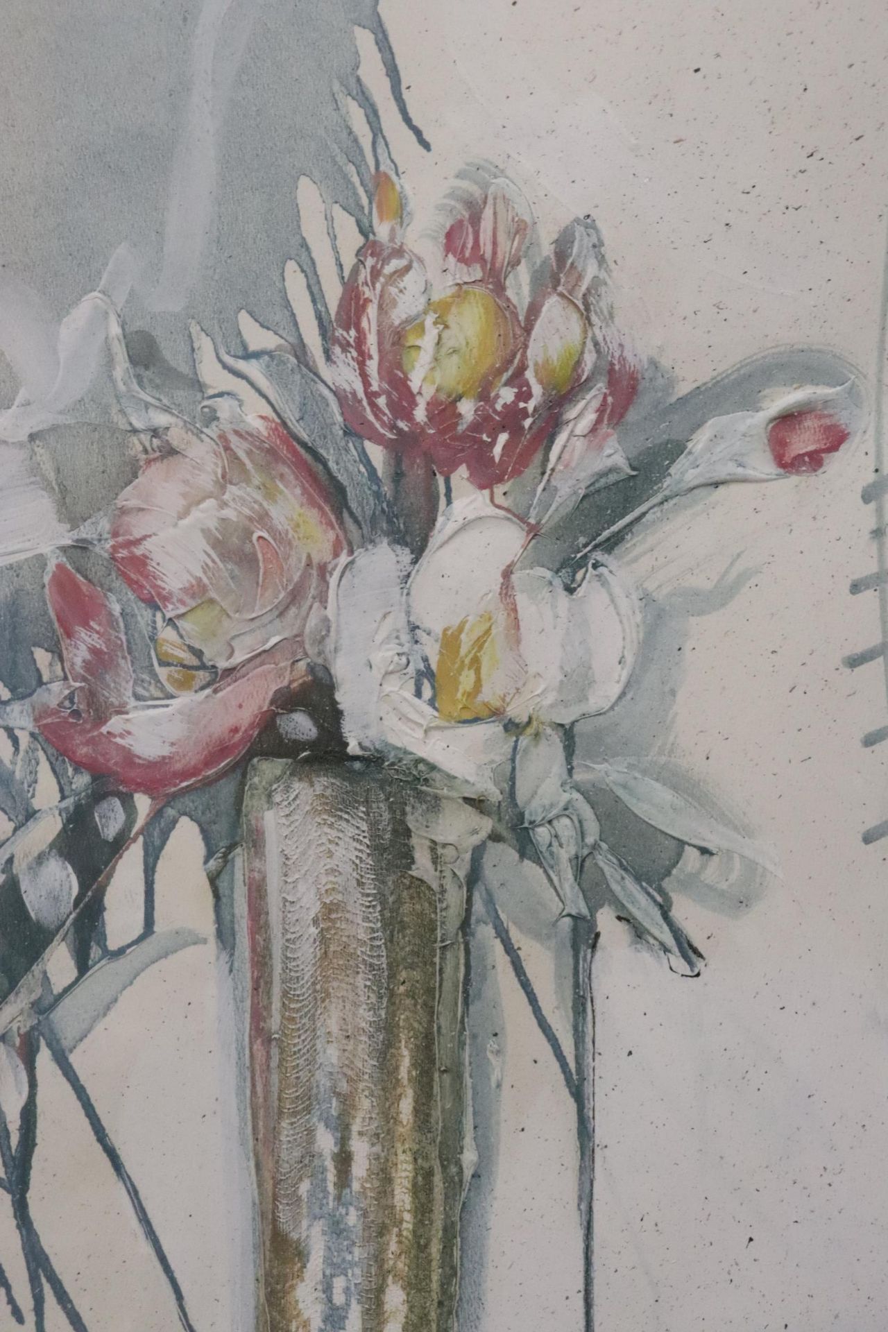 A LARGE SIGNED SUZANNE KNIGHT, ACRYLIC PAINTING OF A VASE OF FLOWERS, 71CM X 91CM, TO INCLUDE THE - Image 2 of 4