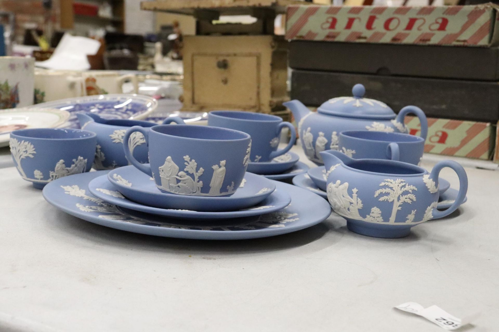 A WEDGWOOD JASPERWARE TEASET TO INCLUDE A TEAPOT, CREAM JUG, SUGAR BOWL,CUPS, SAUCERS, SIDE PLATES - Image 7 of 8