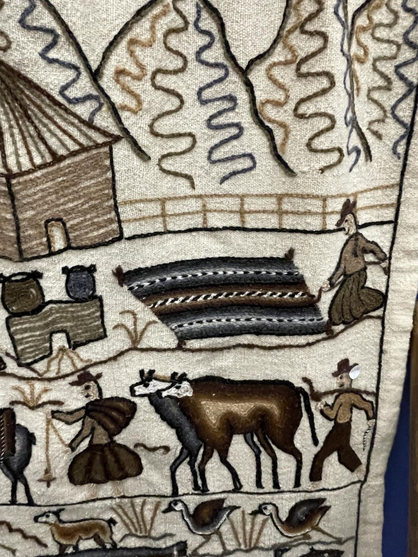 A NAIVE WOOLWORK WALL HANGING WITH ANIMALS, FIGURES AND MOUNTAINS, APPROX 84CM X 80CM - Image 3 of 3