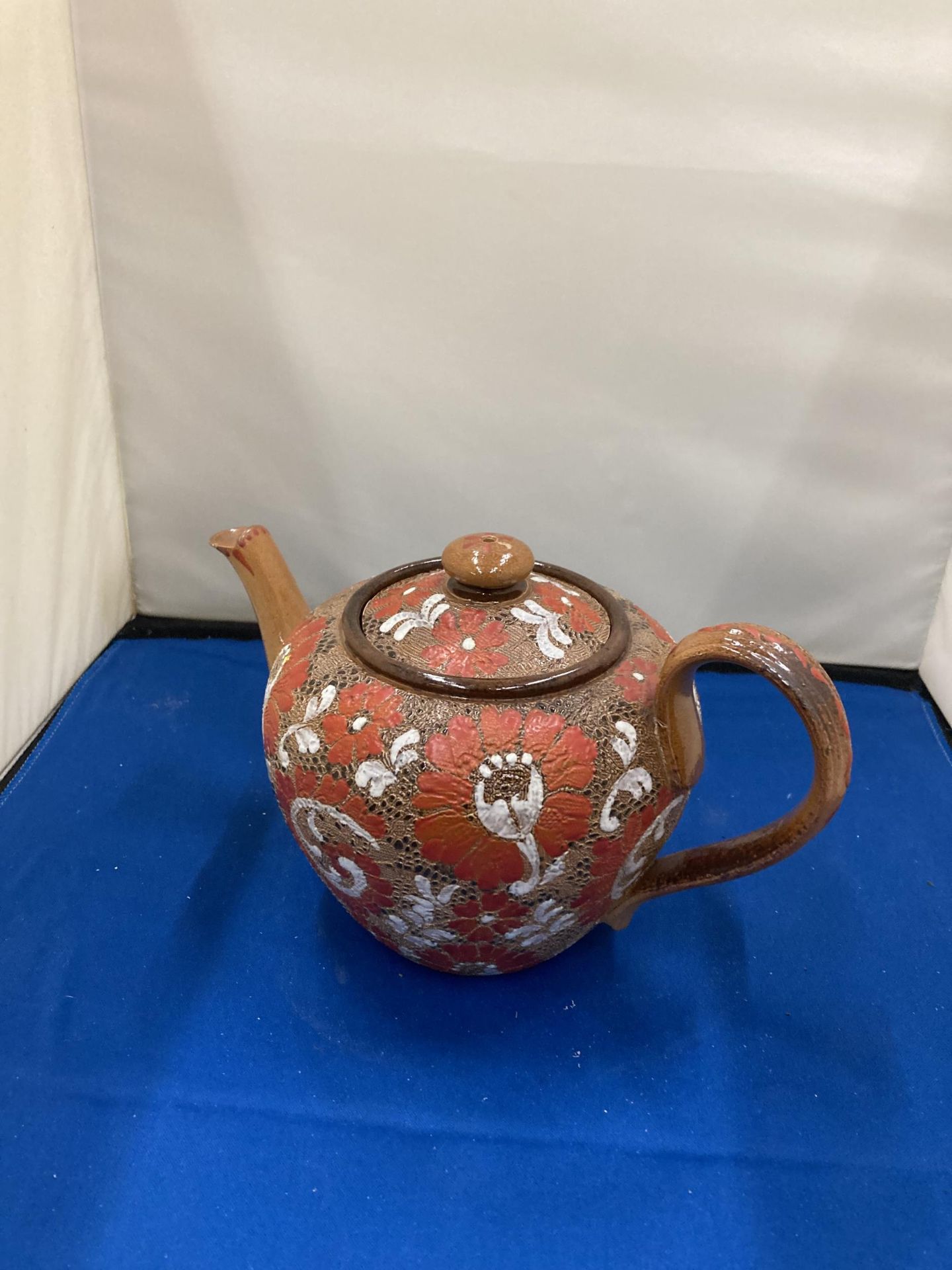 A DOULTON LAMBETH SALTERS TEAPOT 9815 - Image 2 of 4