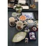 A MIXED LOT TO INCLUDE SADLER TEAPOTS, LIMOGES HANDPAINTED HINGED EGG TRINKET, DELFT BLUE TANKARD,