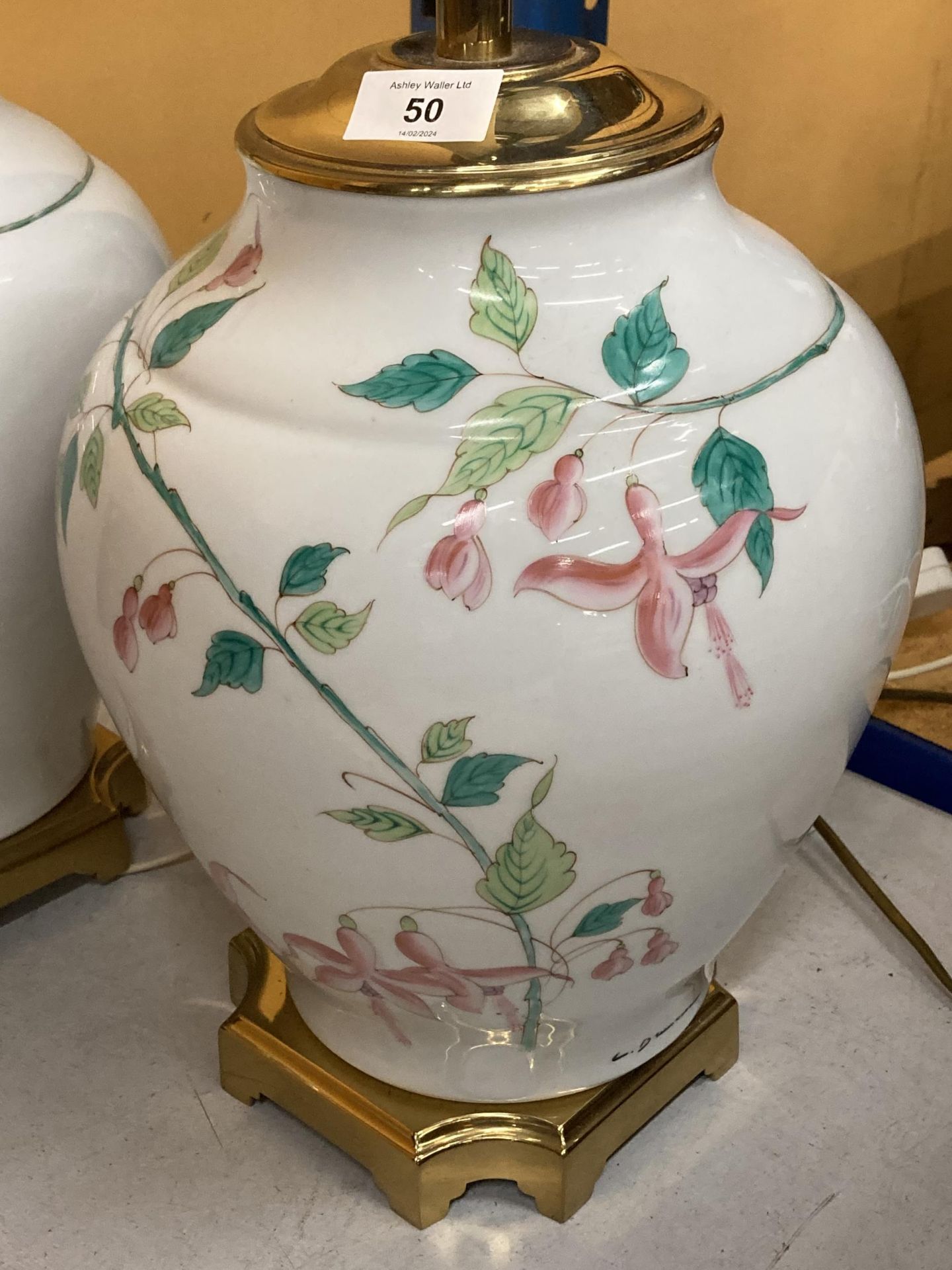 A PAIR OF SIGNED PORCELAINE DE LIMOGES TABLE LAMPS - Image 2 of 6