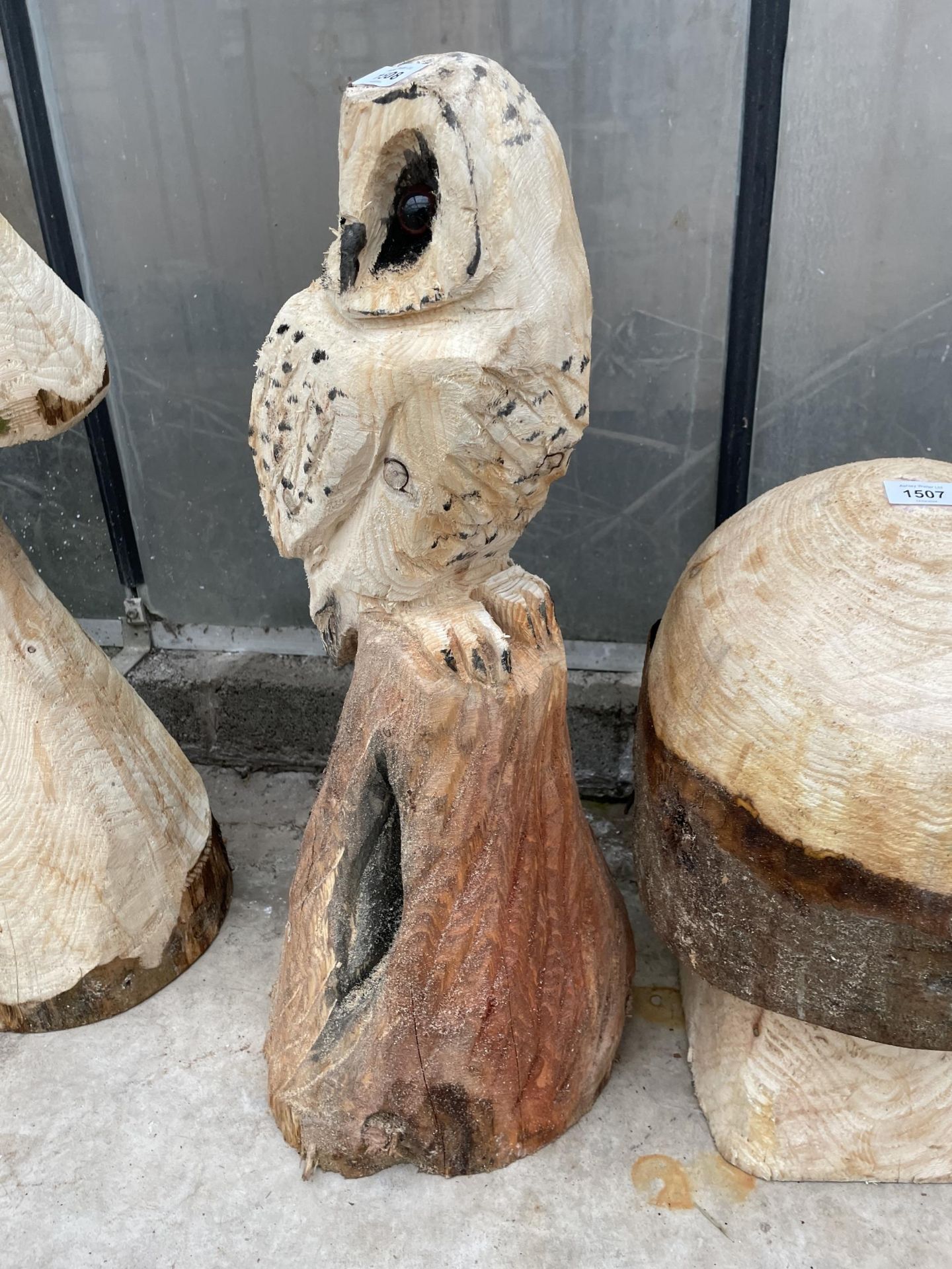 AN OWL CHAINSAW CARVING (H:65CM) - Image 4 of 4