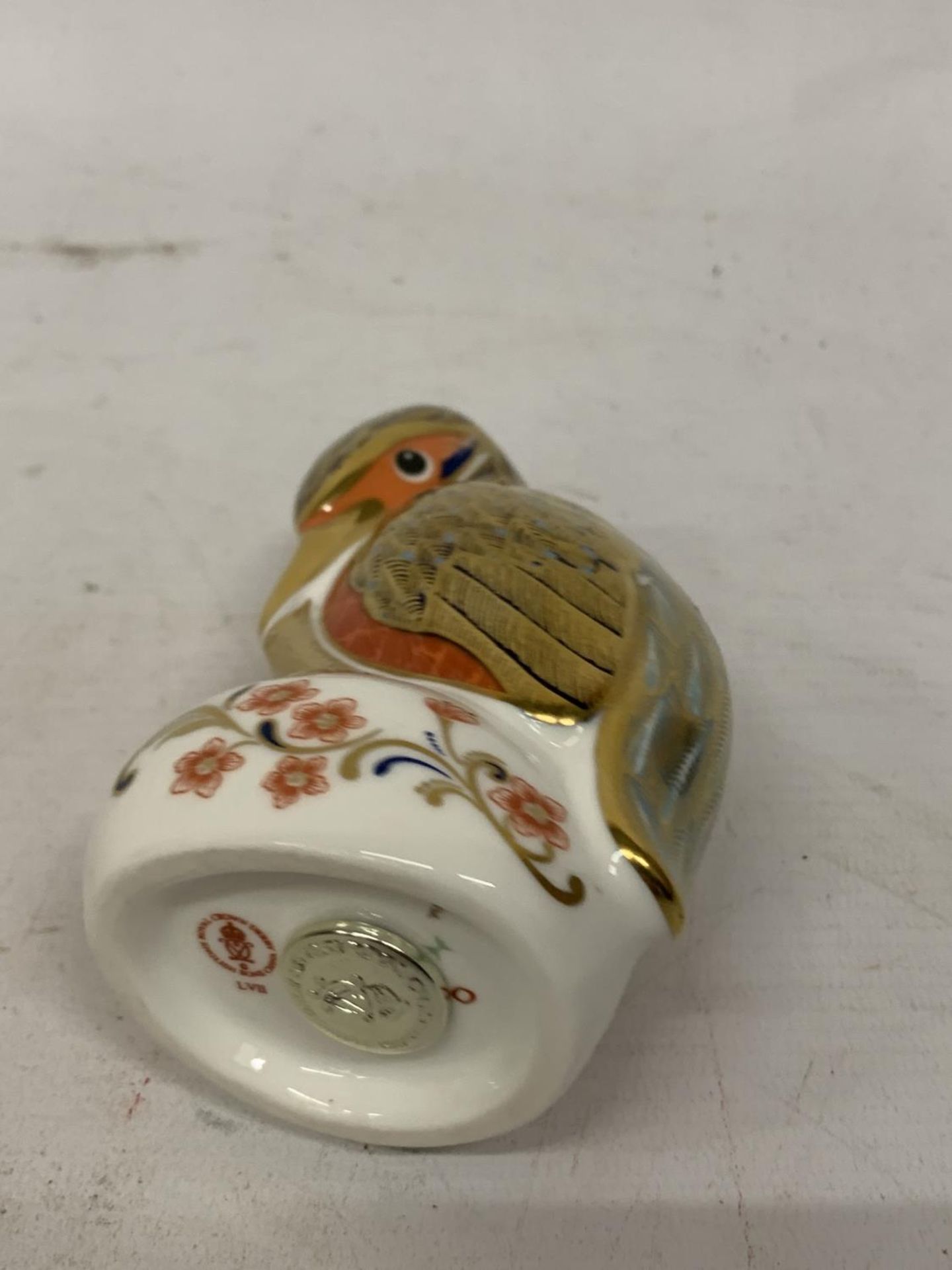 A ROYAL CROWN DERBY KINGFISHER WITH SILVER COLOURED STOPPER - Image 3 of 3