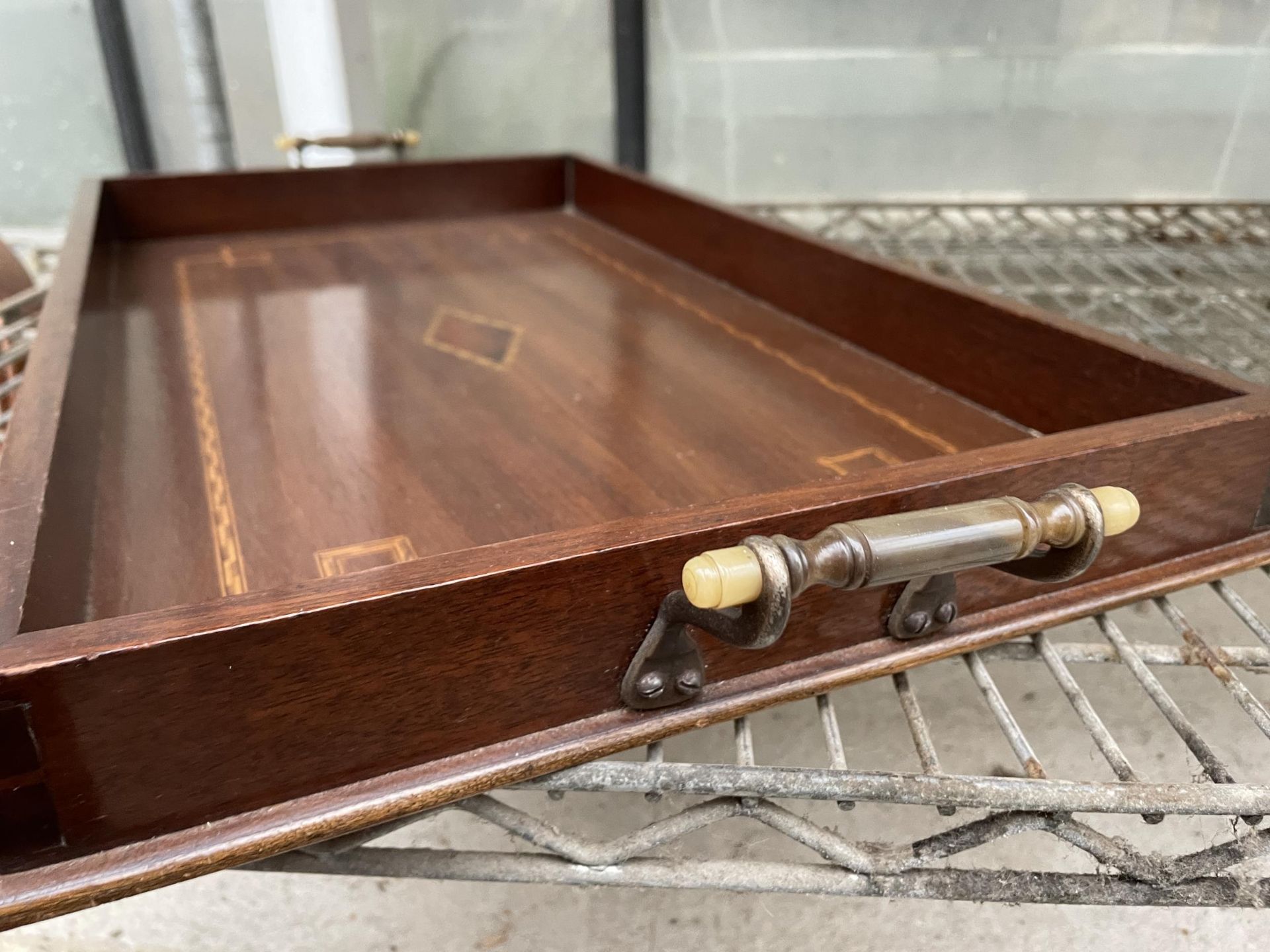 A VINTAGE MAHOGANY INLAID SERVING TRAY WITH TWIN HANDLES - Image 2 of 2