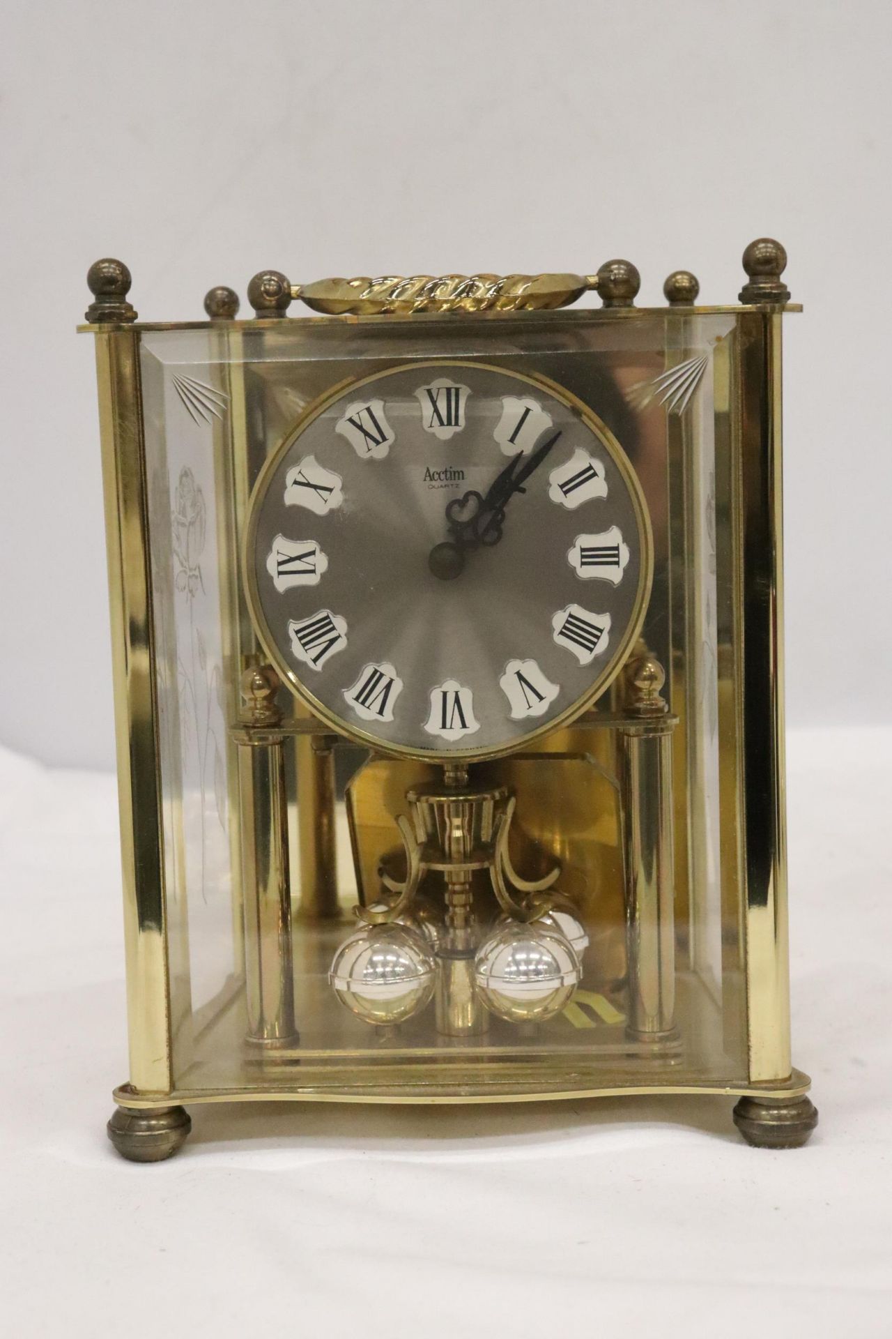 A VINTAGE SEIKO ALARM CLOCK, ANNIVERSARY CLOCK PLUS TWO OTHERS - Image 8 of 11