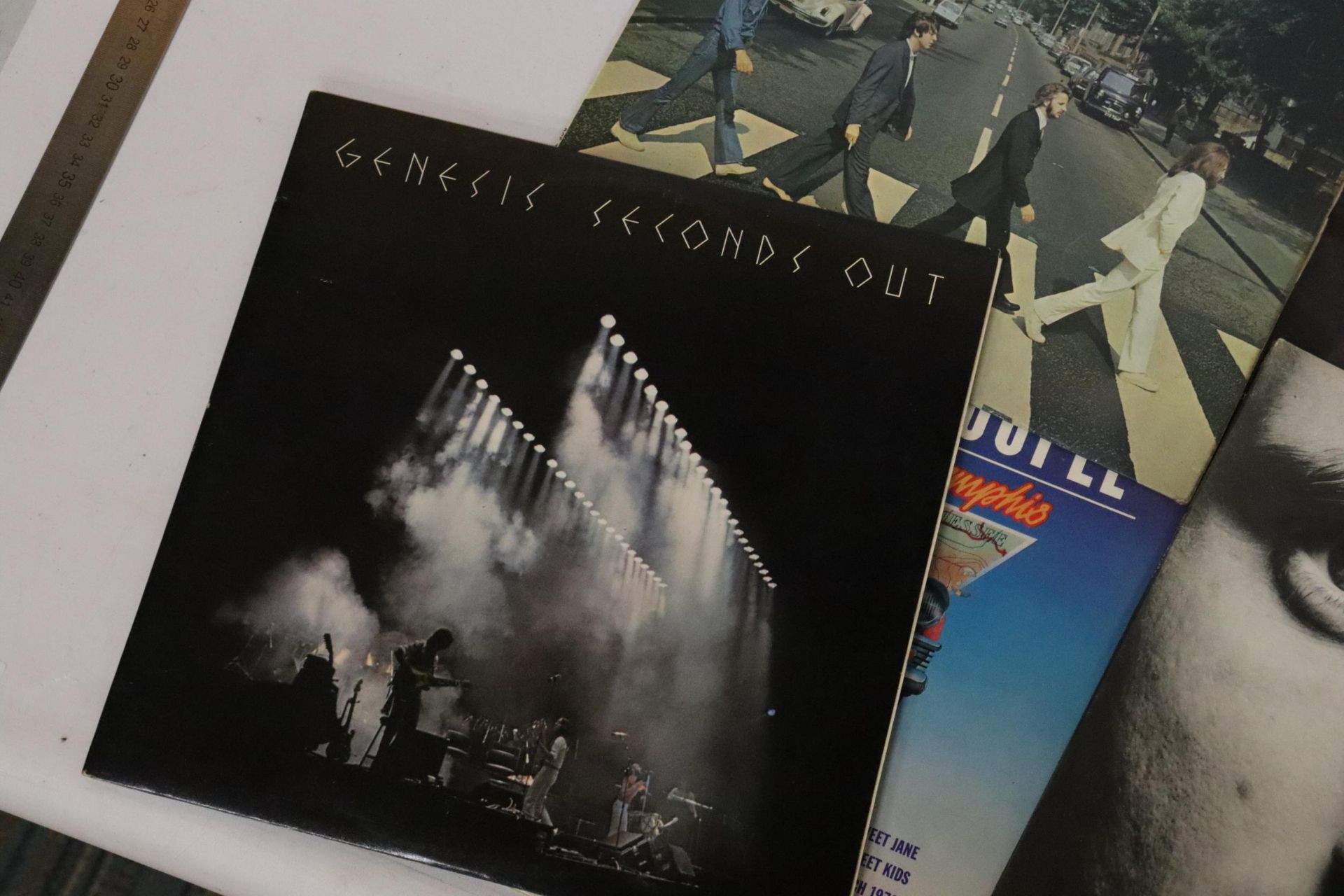 A COLLECTION OF VINYL LP RECORDS TO INCLUDE GENESIS, FOXTROT, THE BEATLES, ABBEY ROAD, BOB DYLAN, - Image 2 of 5