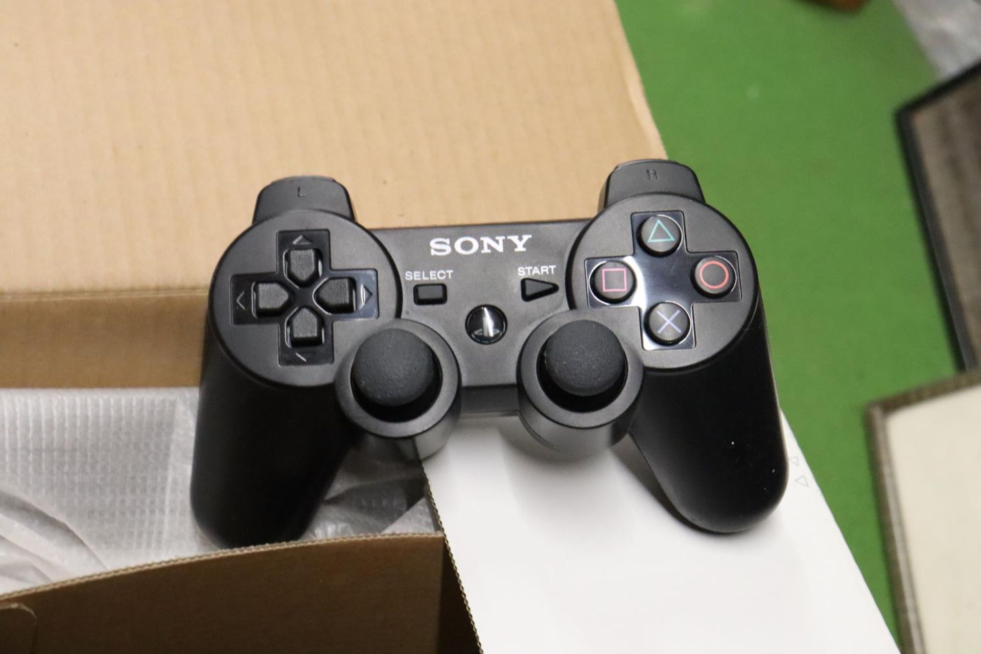 A BOXED PLAYSTATION 3, 160 GB WITH A CONTROLLER AND POWER CABLE - Image 2 of 5