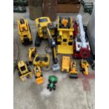 A LARGE ASSORTMENT OF CHILDRENS CONSTRUCTION TOYS TO INCLUDE A TONKA MIGHTY MOTORISED DUMP TRUCK,