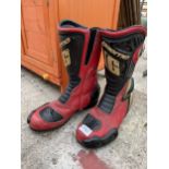 A PAIR OF SIZE 44EU GAERNE MOTORBIKE BOOTS