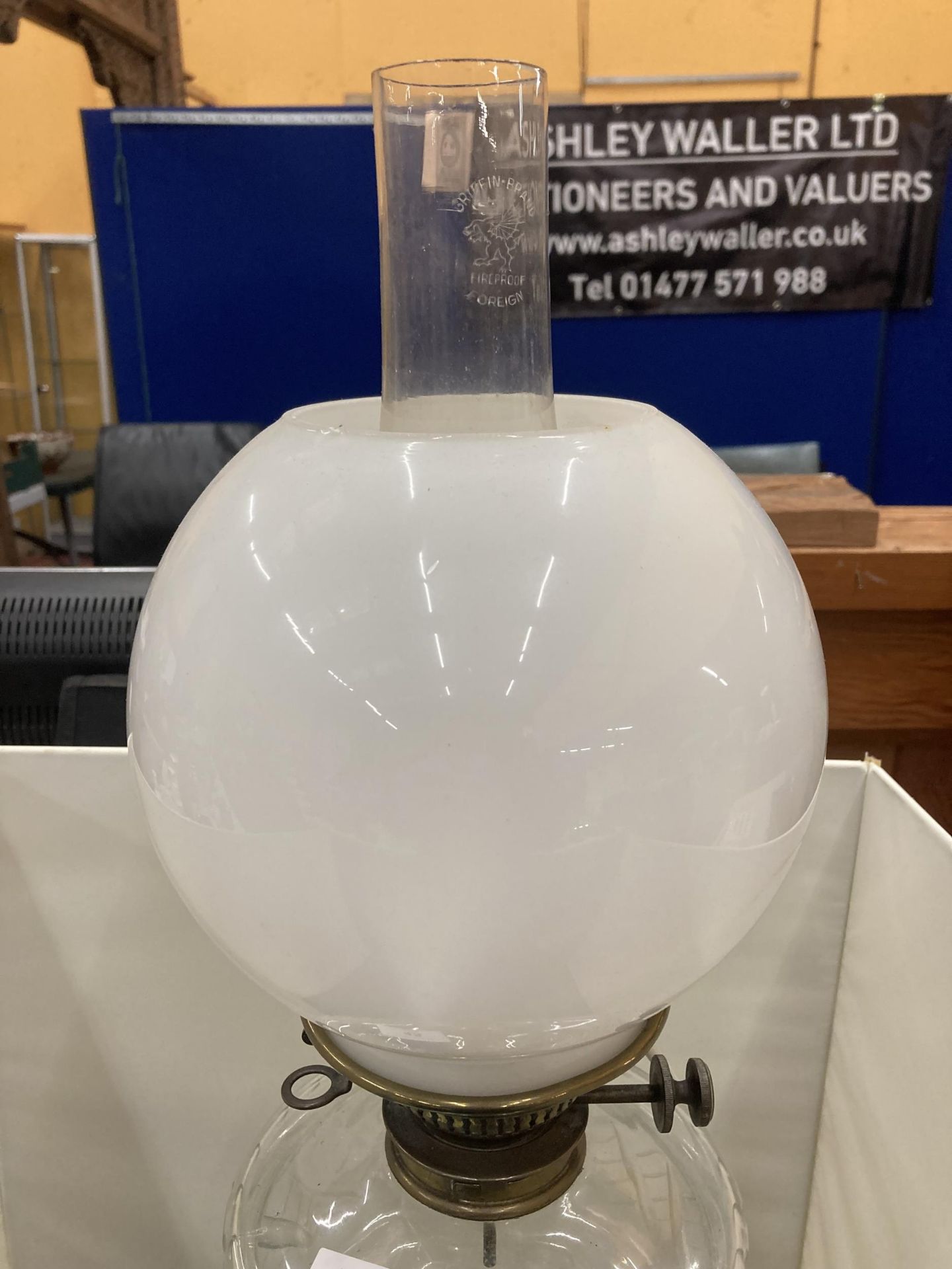 A 19TH CENTURY OIL LAMP CONVERTED TO ELECTRIC WITH A BRASS BASE, CLEAR CUT GLASS RESERVOIR, MILK - Image 2 of 4