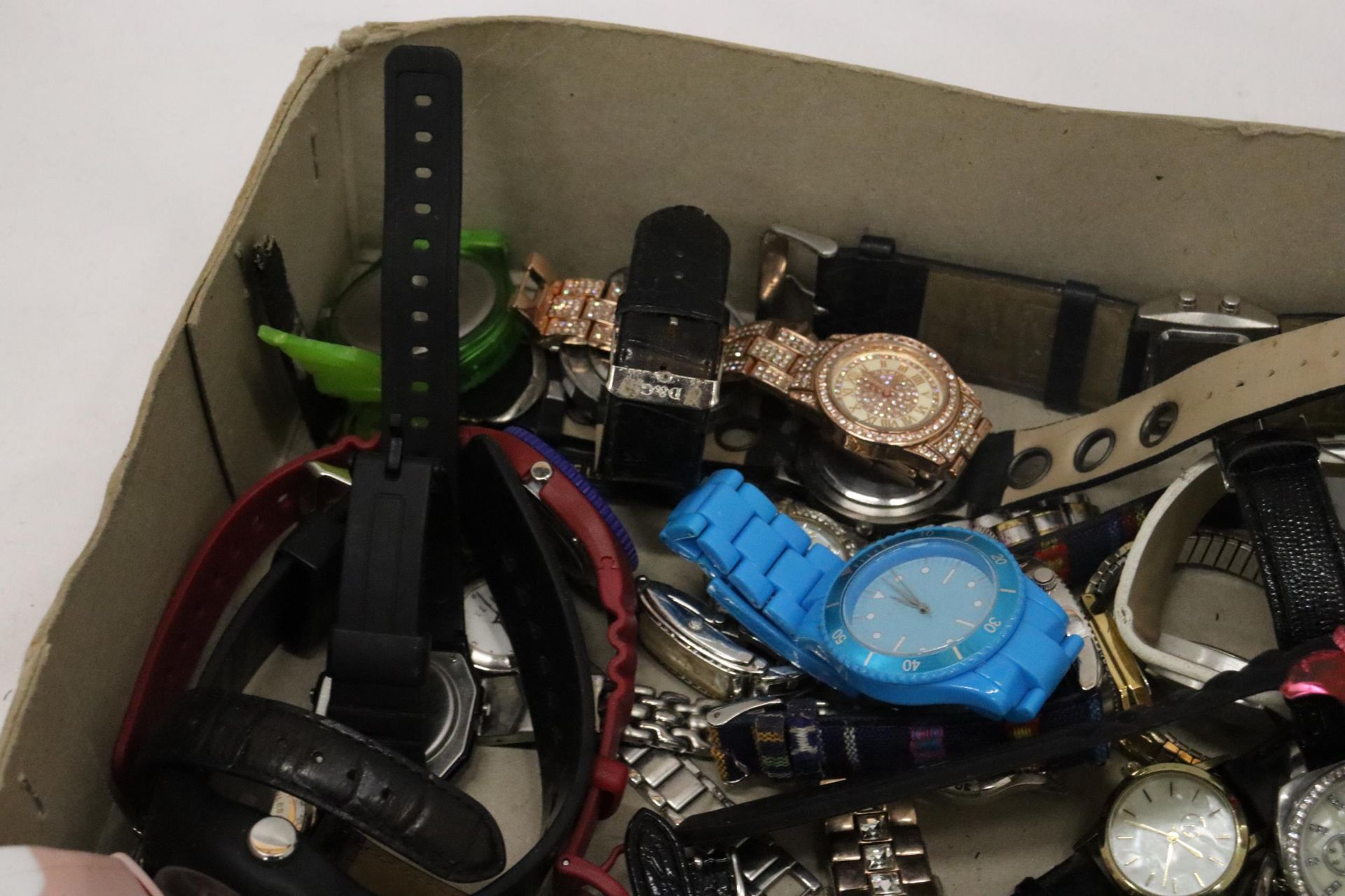 A LARGE QUANTITY OF WRISTWATCHES - Image 4 of 13
