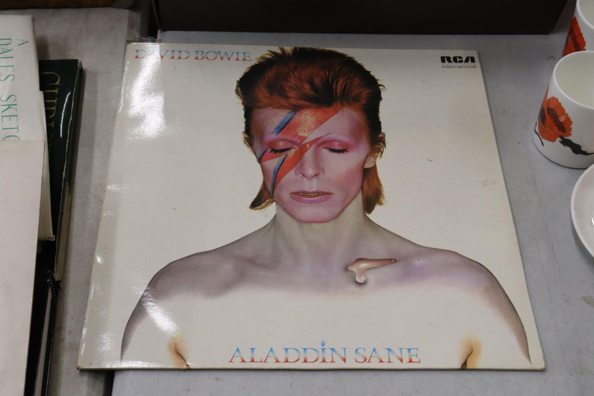 THREE DAVID BOWIE VINYL LP RECORDS TO INCLUDE DIAMOND DOGS, CHANGES ONE BOWIE AND ALADDIN SANE - Image 5 of 5