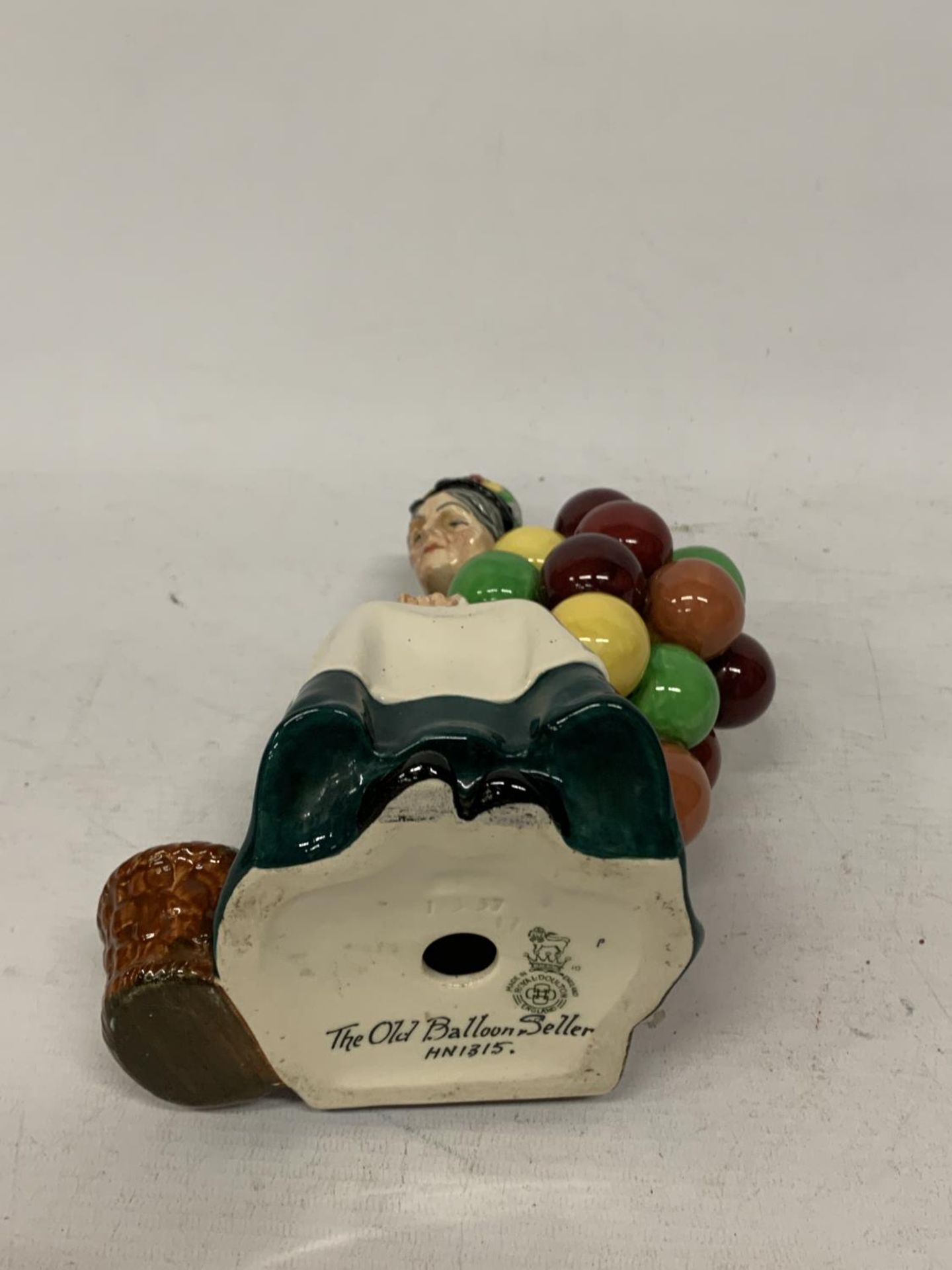 A ROYAL DOULTON FIGURE OF "THE OLD BALLOON SELLER" HN 1315 - Image 3 of 3