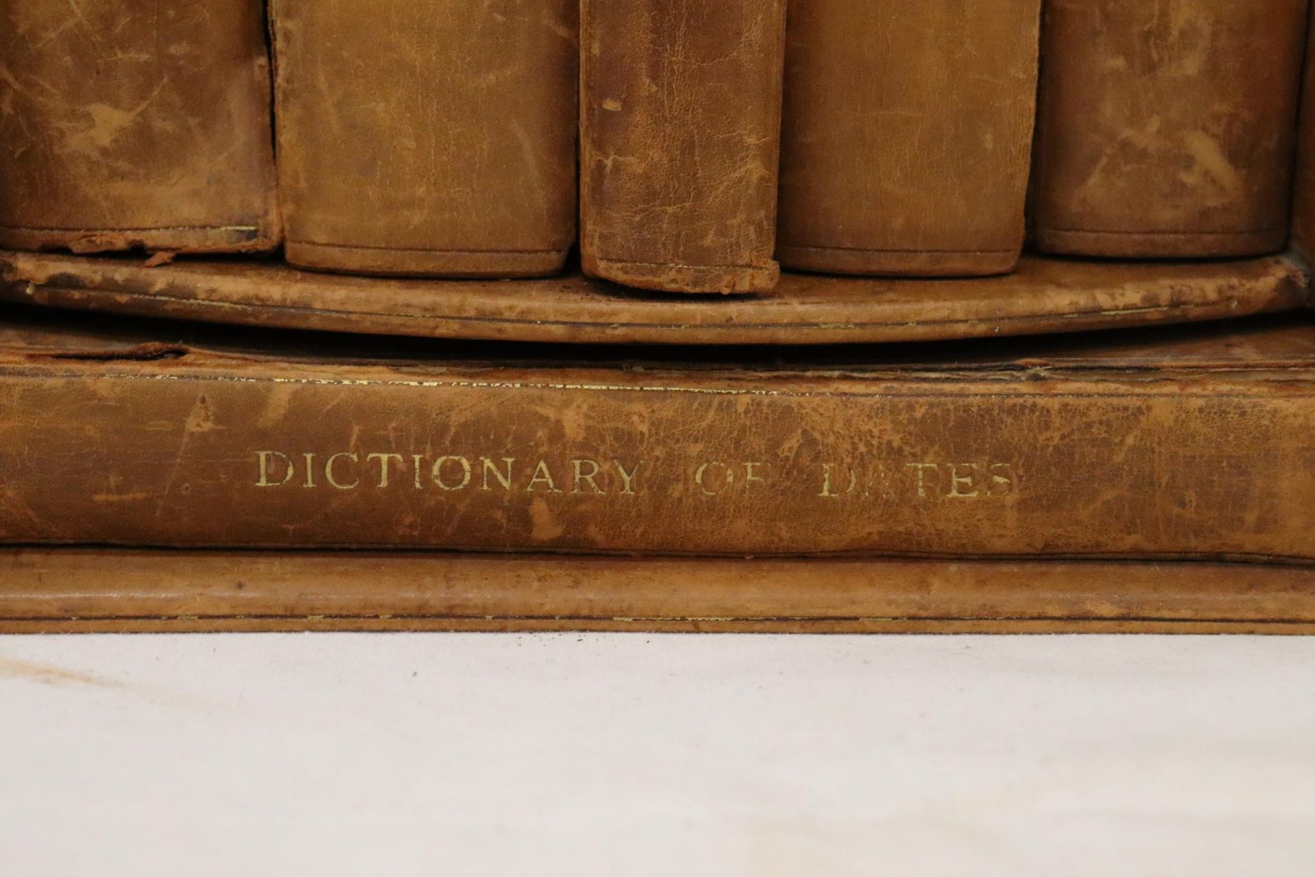 A VINTAGE SET OF DICTIONAIRIES, AN ATLAS, PROVERBS, QUOTATIONS, ETC ON A DISPLAY STAND - Image 8 of 8