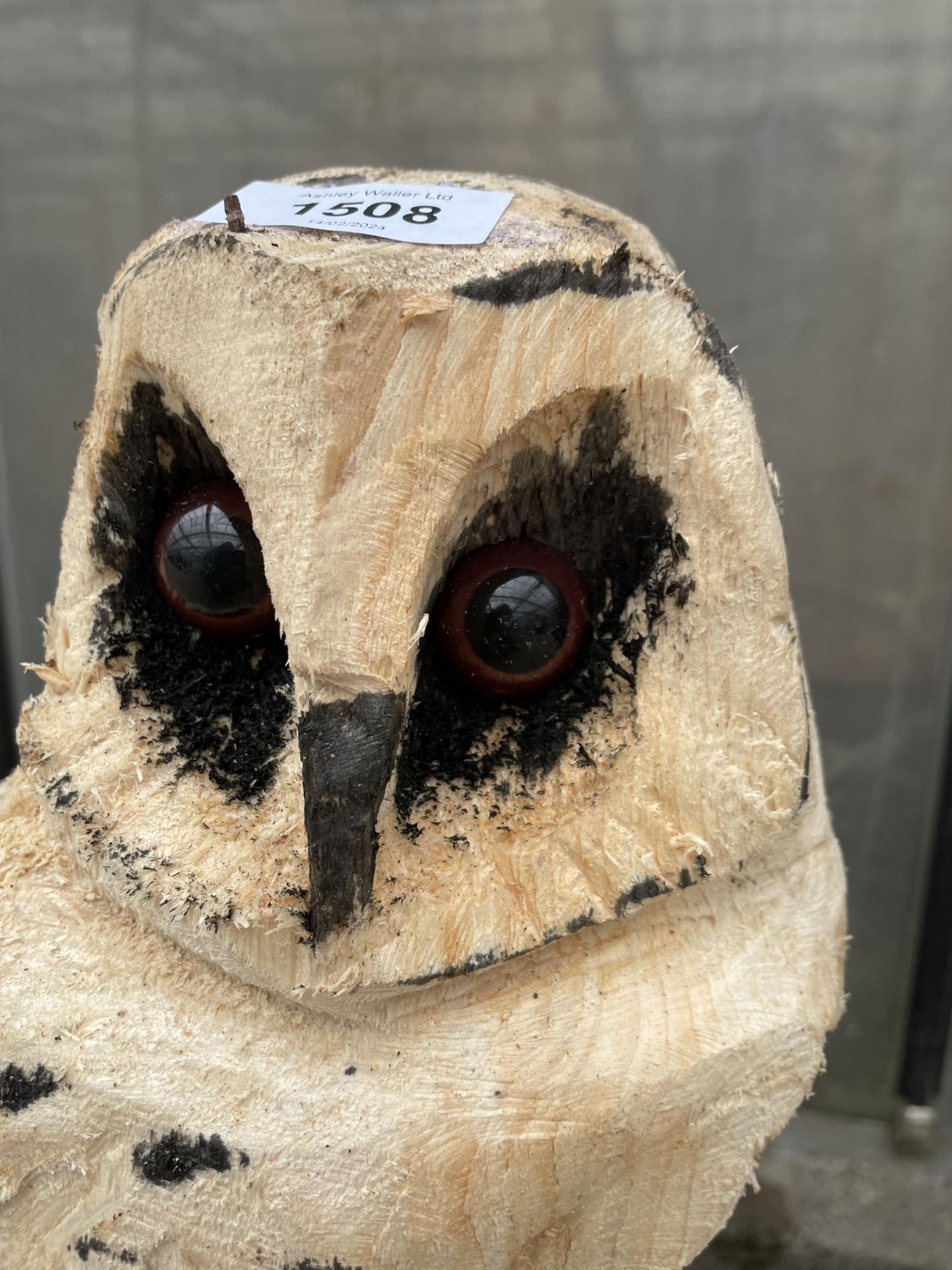 AN OWL CHAINSAW CARVING (H:65CM) - Image 3 of 4