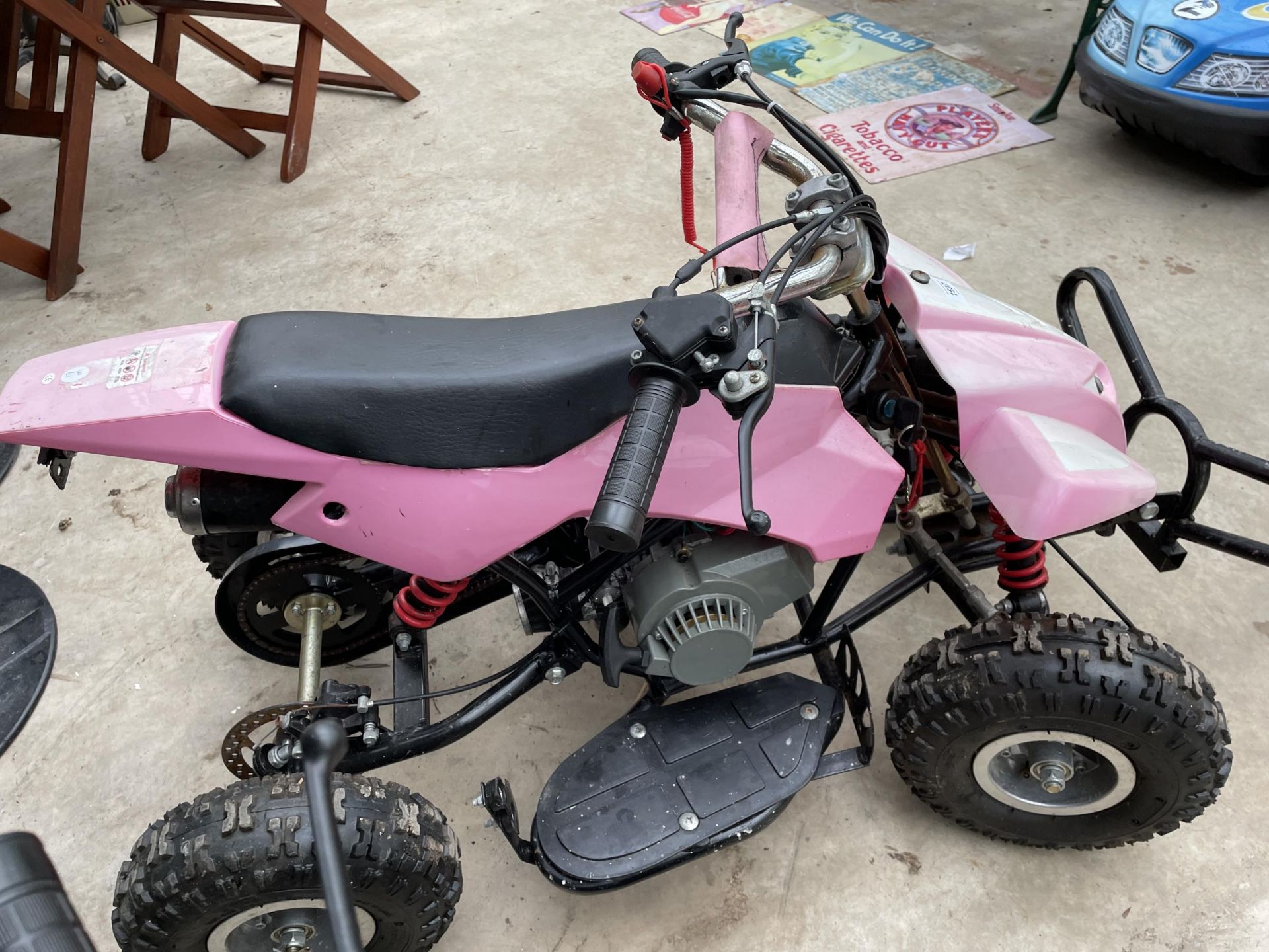 A PINK CHILDS PETROL GO KART COMPLETE WITH KEY - Image 5 of 5