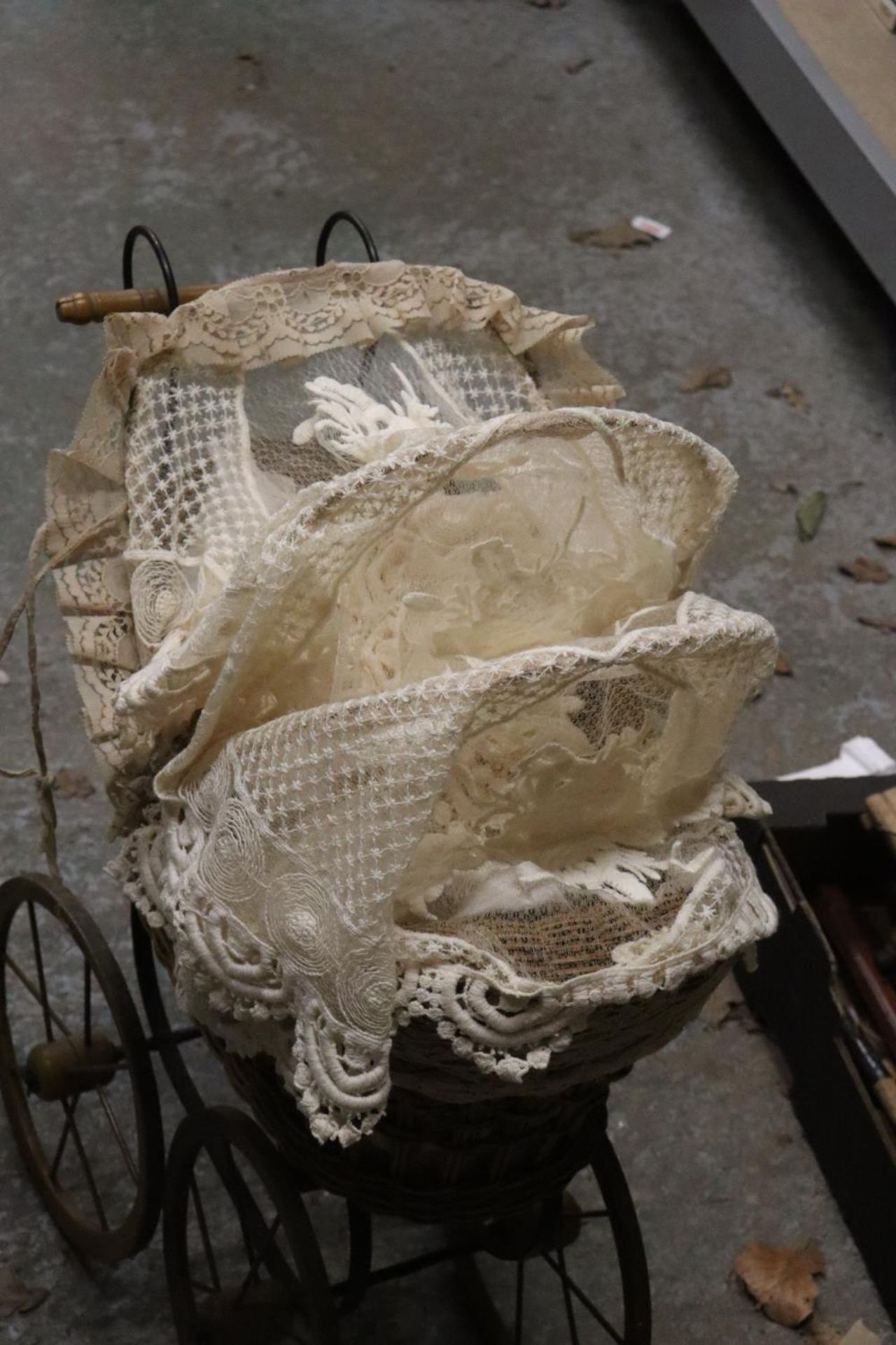 A VICTORIAN CHILD'S PRAM WITH LACE COVERS - Image 7 of 7