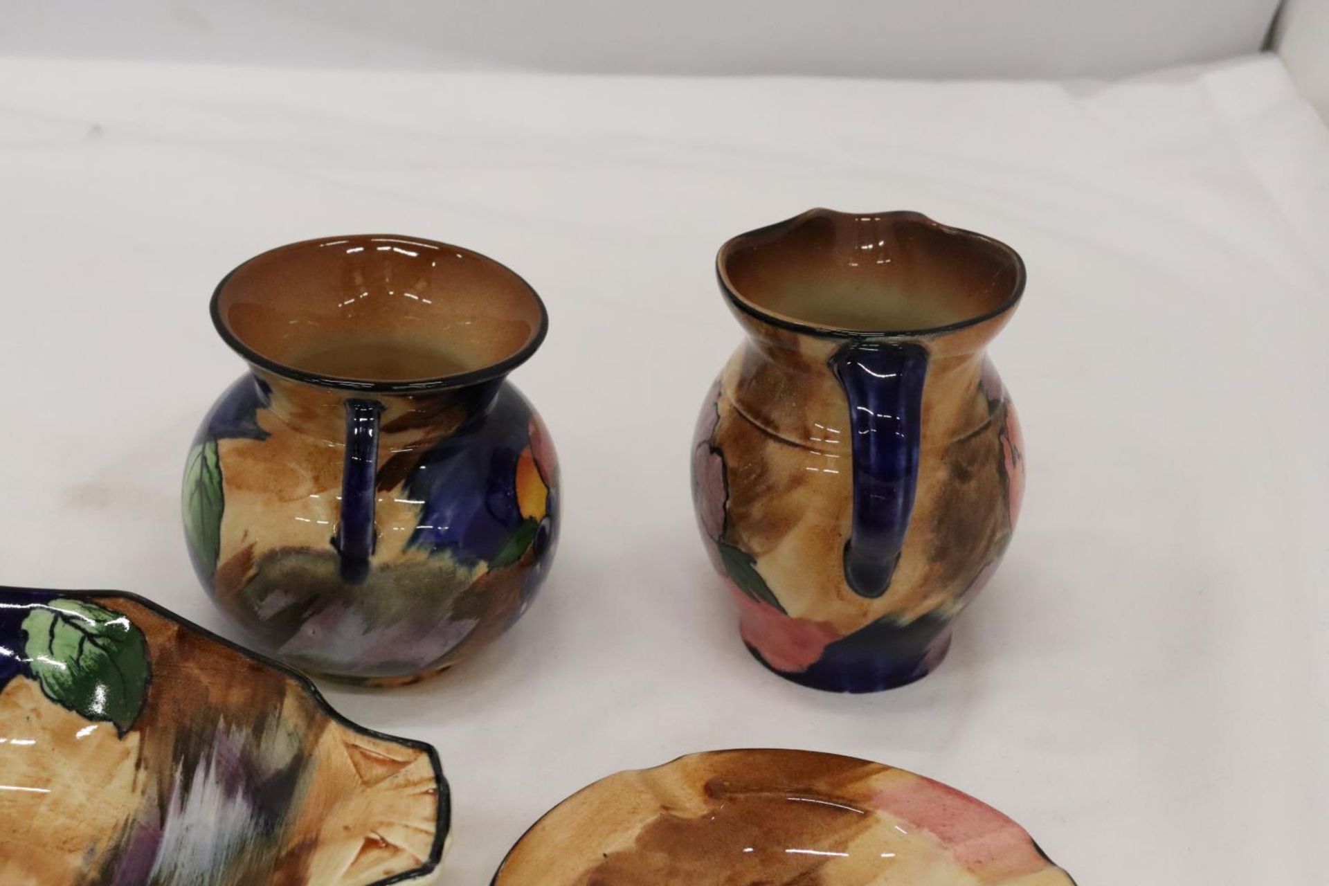 FOUR PIECES OF H & K TUNSTALL POTTERY, TO INCLUDE A BOWL, PLATE, JUG AND BOWL - Image 3 of 6