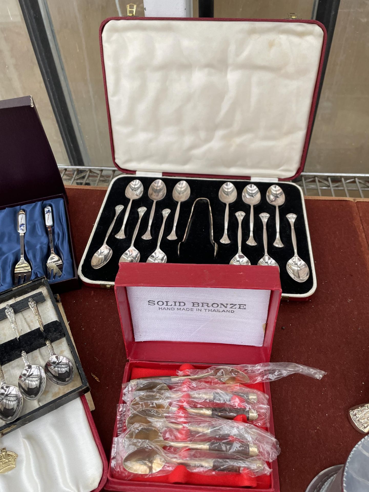 SIX COMPLETE SETS OF CASED FLATWARE TO INCLUDE ANOINTING SPOONS, TEASPOONS AND CAKE FORKS ETC - Image 5 of 5