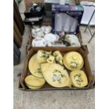 AN ASSORTMENT OF CERAMIC ITEMS TO INCLUDE PLATES AND SERVING ITEMS ETC