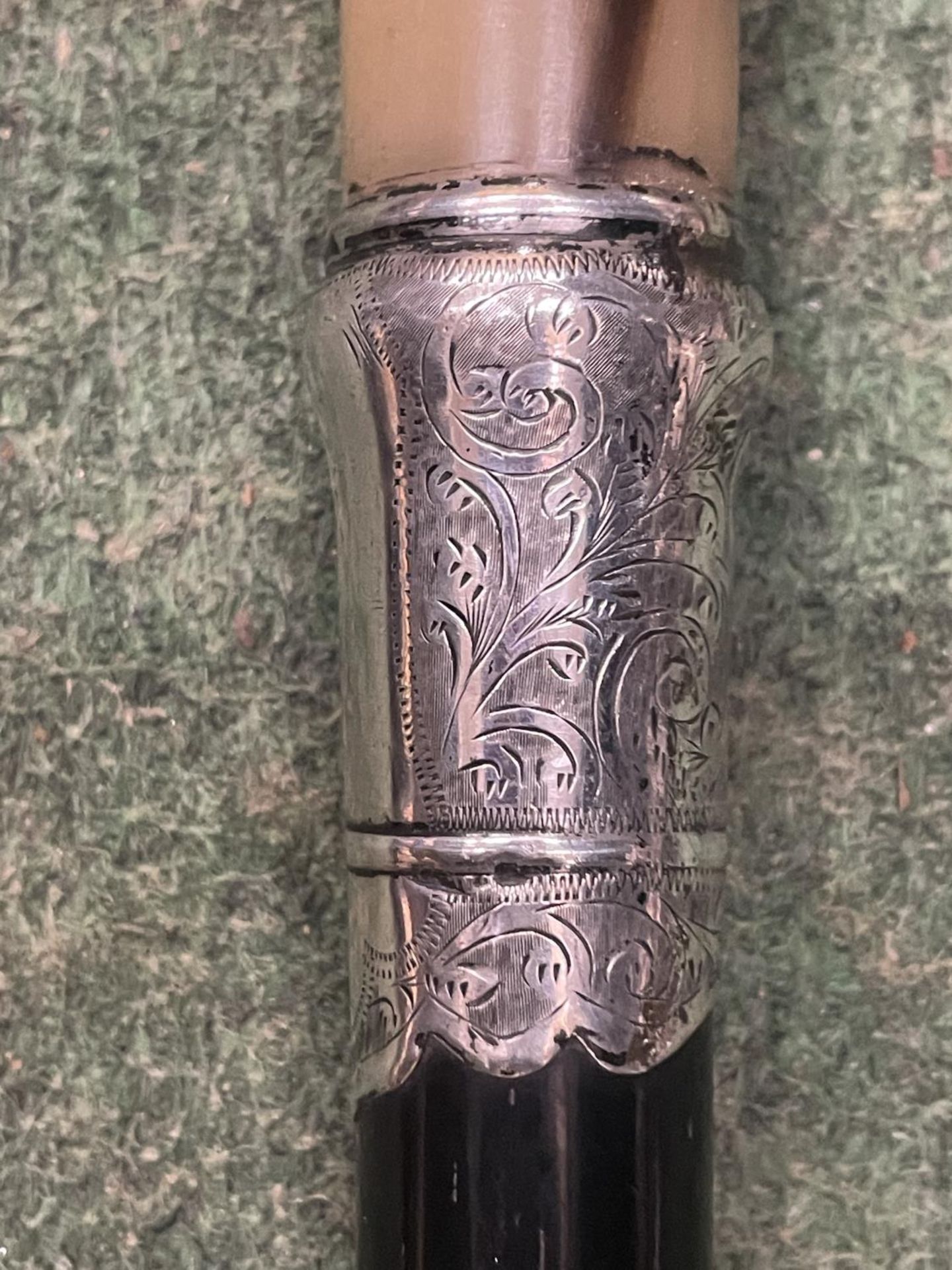 A BONE HANDLED WALKING STICK WITH A CHESTER HALLMARKED SILVER COLLAR - Image 3 of 3