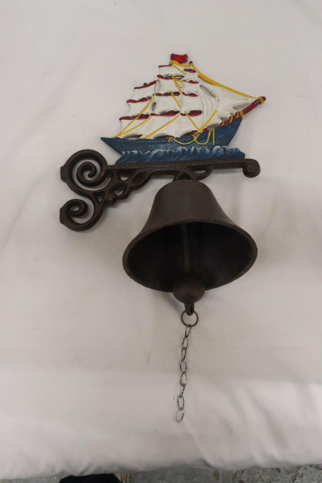 A LARGE CAST 'GALLEON' WALL BELL, 13 INCH X 10 INCH - Image 3 of 5