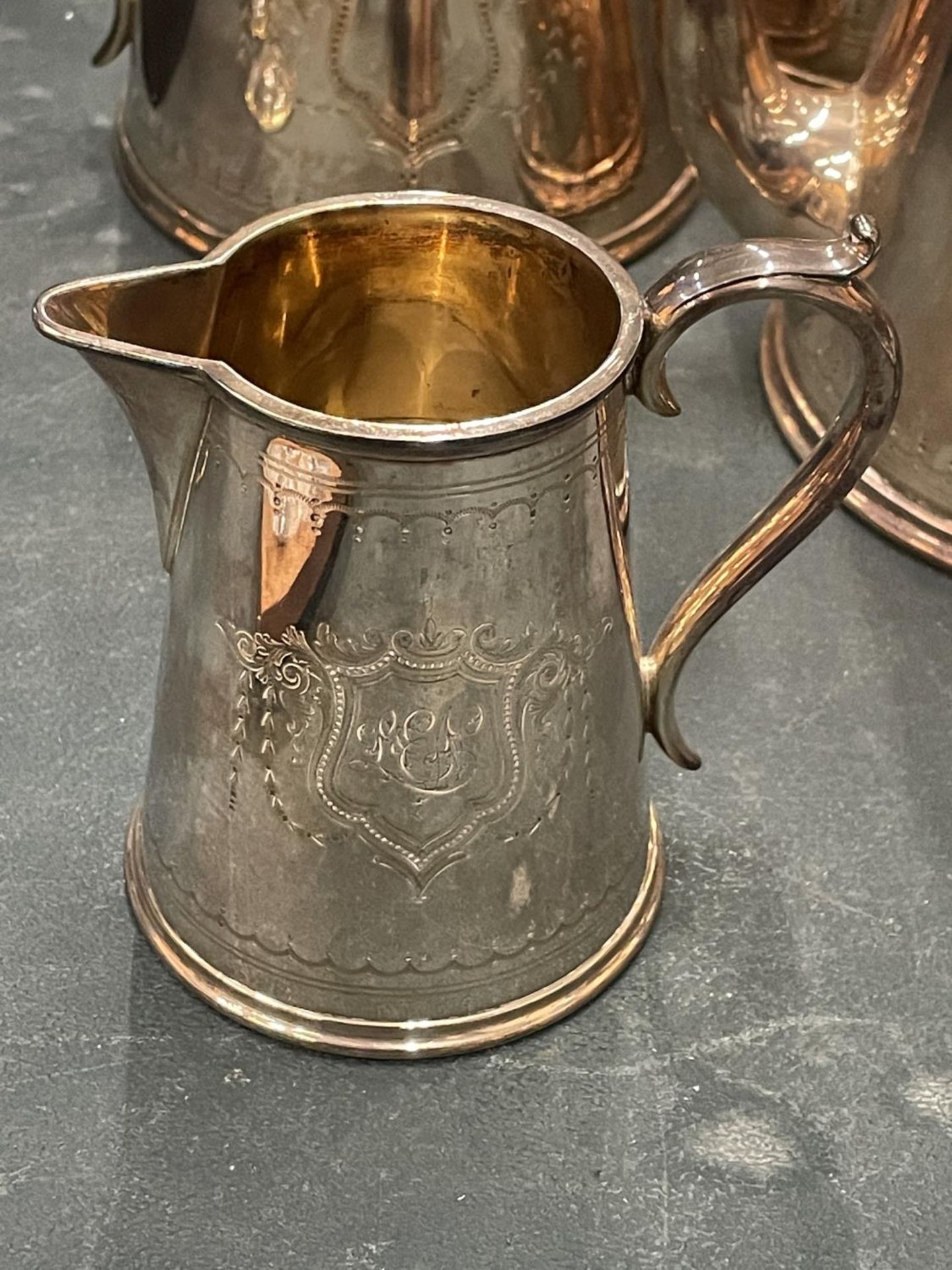 FOUR PIECES OF ELKINGTON SILVER PLATE, PATTERN NO. 16635, TO INCLUDE A COFFEE POT, TEAPOT, CREAM JUG - Image 2 of 6