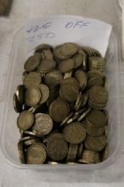 A COLLECTION OF APPROX 250 THREEPENNY BITS