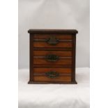 A VINTAGE OAK CHEST OF DRAWERS