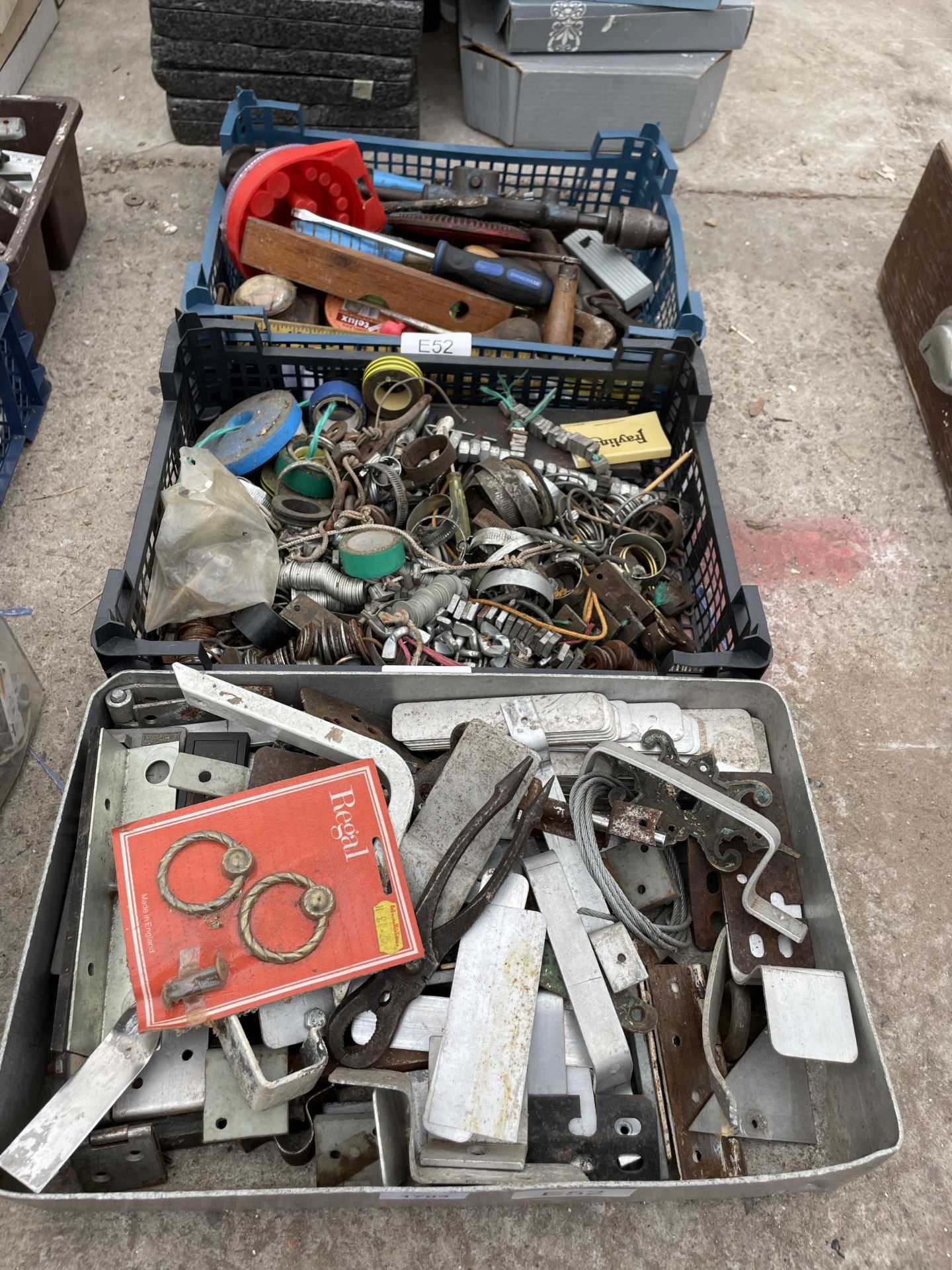 AN ASSORTMENT OF TOOLS AND HARDWARE TO INCLUDE A BRACE DRILL, SCREW DRIVER AND JUBILEE CLIPS ETC