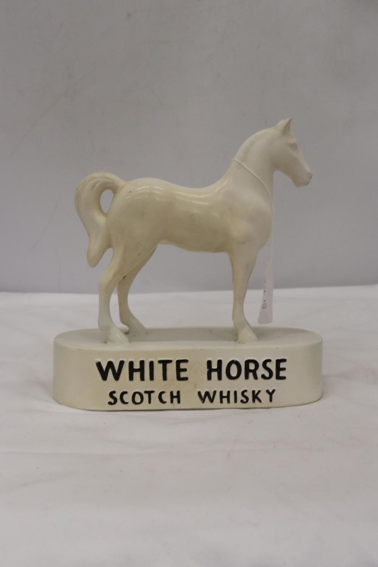 A KELSBORO WARE WHITE HORSE SCOTCH WHISKEY ADVERTISEMENT (A/F) - Bild 4 aus 6